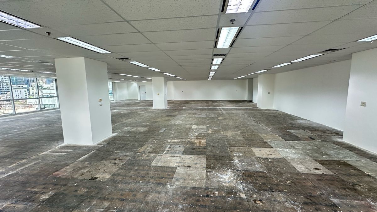 ให้เช่าสำนักงานสีลม ศาลาแดง บางรัก : ให้เช่าพื้นที่สำนักงาน ขนาดพื้นที่: 383 ตร.ม.– ย่านสีลม ติด BTS