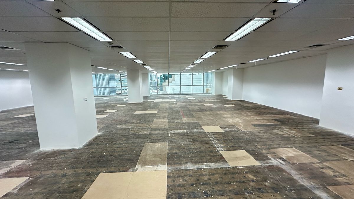 ให้เช่าสำนักงานสีลม ศาลาแดง บางรัก : ให้เช่าพื้นที่สำนักงาน ขนาดพื้นที่: 309 ตร.ม.– ย่านสีลม ติด BTS