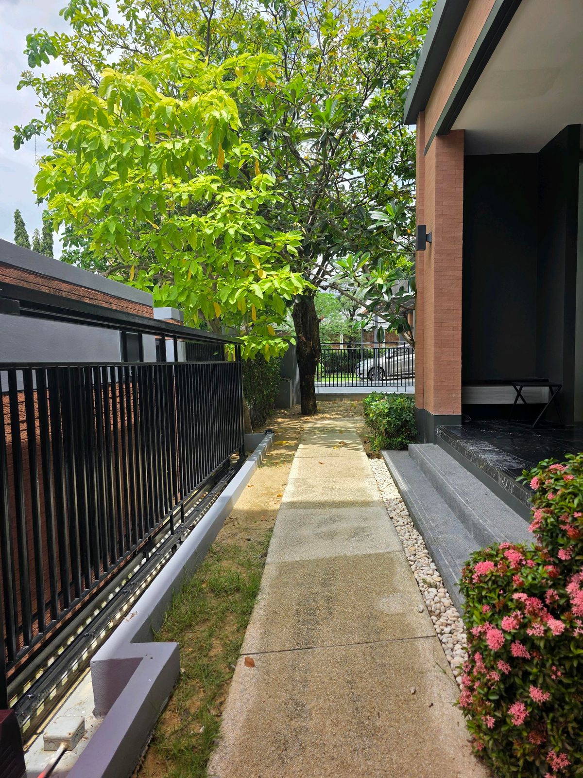 HousePattanakan, Srinakarin : 🏛 #Sell / #Rent - Grand Bangkok Boulevard Rama 9flagship Residence, the most potential location on Krungthep Kreetha Road - only 50 meters from Wellington College Bangkok