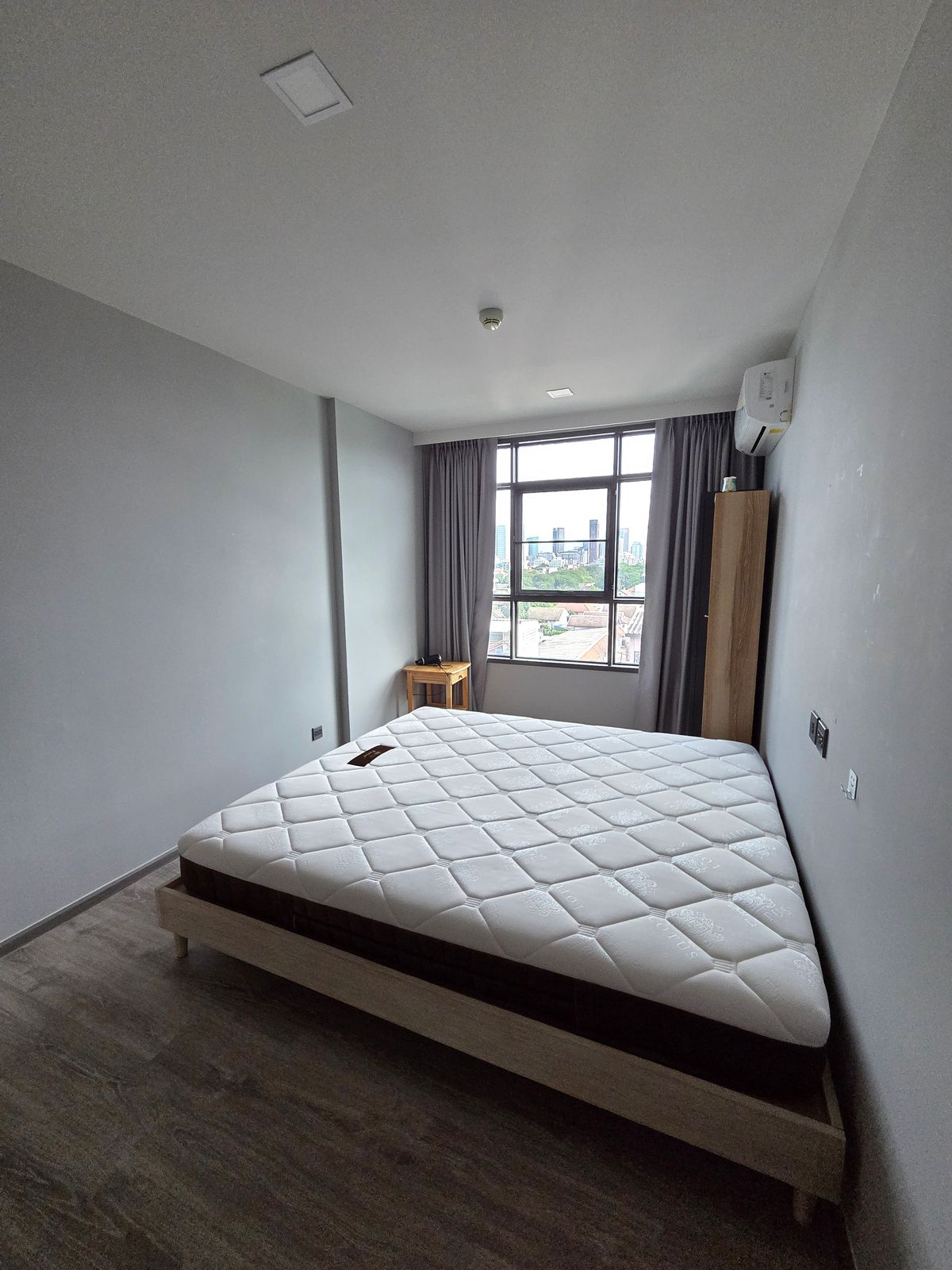 For RentCondoLadprao, Central Ladprao : Condo for rent, Ratchada 19 Through Vibhavadi 16 Attached to Ratchada-Lat Phrao Intersection, the largest corner room in the project. 40 sqm. Completely decorated in the bag