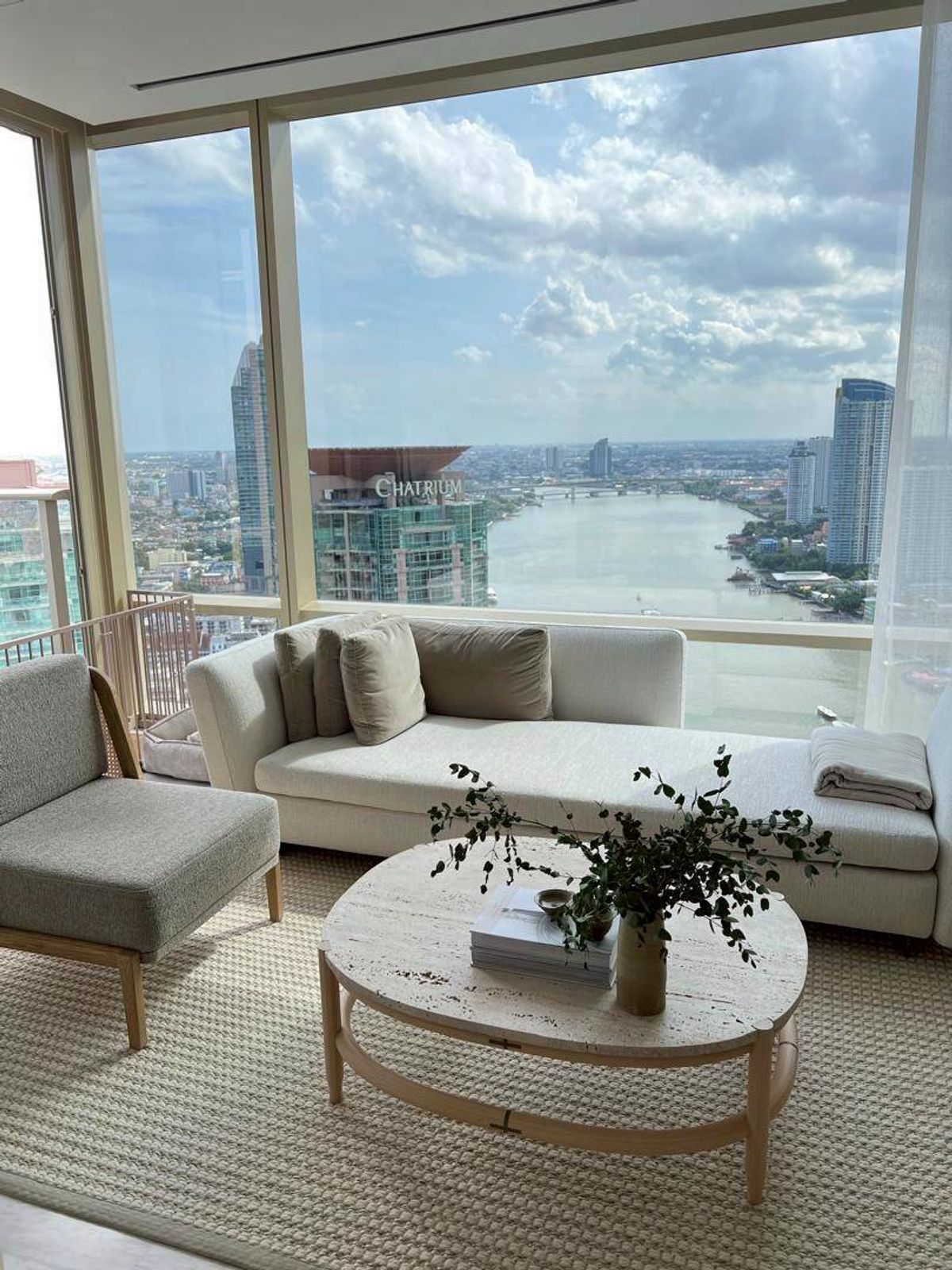 ขายคอนโดสาทร นราธิวาส : ❖ Super Luxury ❖ ชั้น 30+ 117.00 ตร.ม. | 2 ห้องนอน 2 ห้องน้ำ | ใกล้รถไฟฟ้า BTS สะพานตากสิน 6 นาที, เอเชียทีค เดอะ ริเวอร์ฟรอนท์ 5 นาที