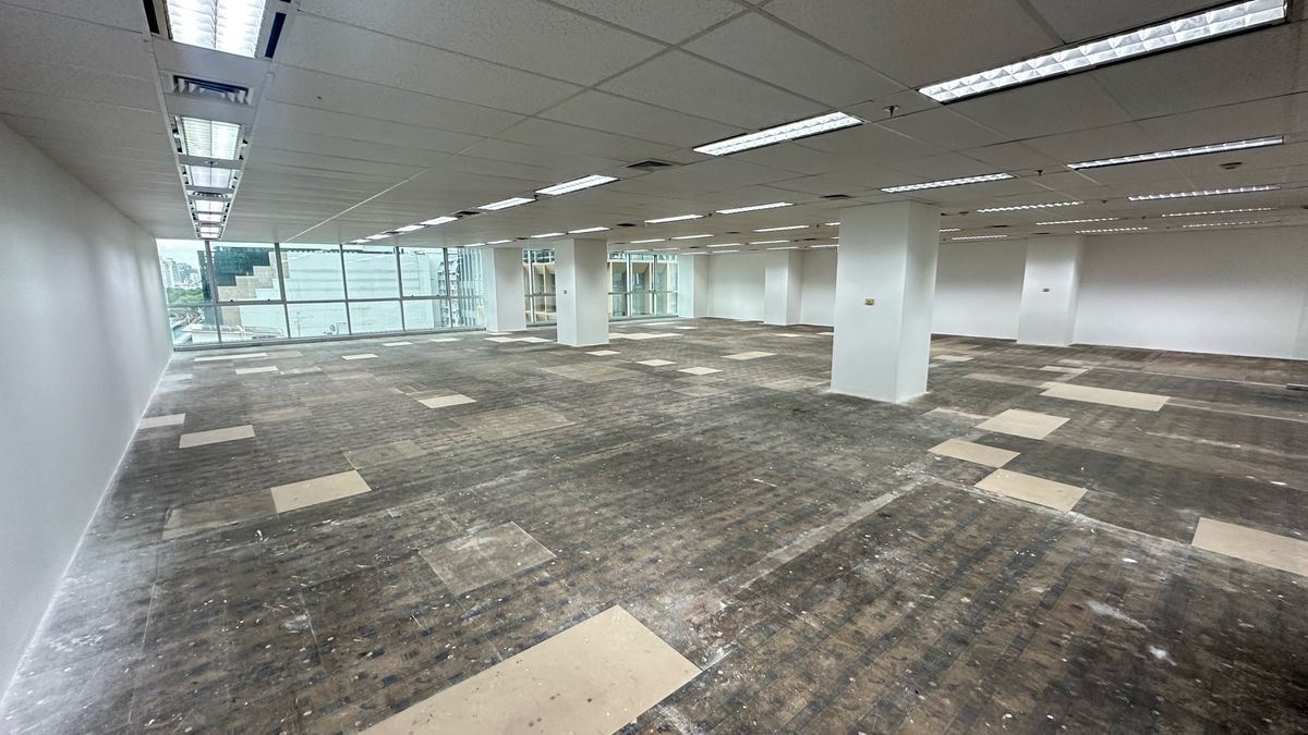 ให้เช่าสำนักงานสีลม ศาลาแดง บางรัก : ให้เช่าพื้นที่สำนักงาน ขนาดพื้นที่: 309 ตร.ม.– ย่านสีลม ติด BTS