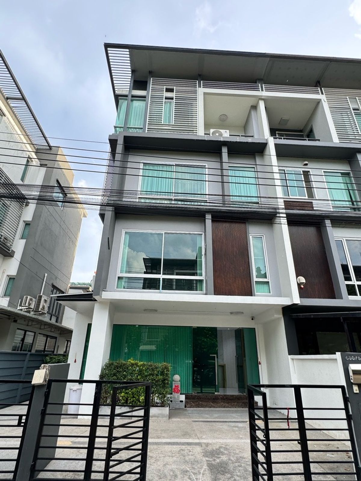 For RentTownhomeRatchadapisek, Huaikwang, Suttisan : 💙 Home Office B Square B Square Rama 9 Meng Jai ✨550SQ.M.