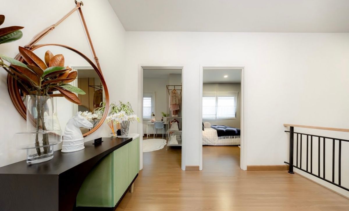 For SaleSamut Prakan,Samrong : Luxurious twin house for sale, Grand Britania Project, Bang Na -Suvarnabhumi, beautiful, near the Airport Link Ladkrabang. Interested in Atline.@841QLNR