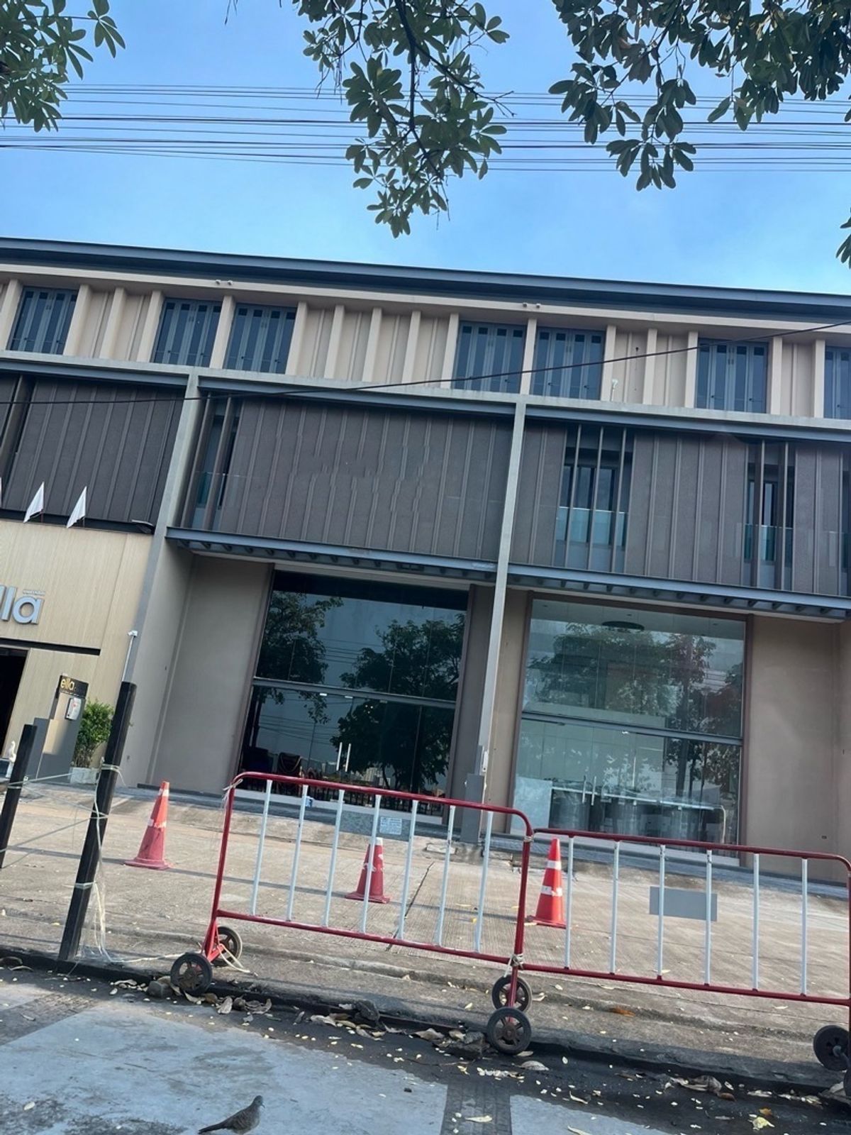 For RentShop HouseChaengwatana, Muangthong : Rent a commercial building to do business on the main road, Muang Thong Thani and BTS BTS Lake Station, Muang Thong Thani 300 meters.