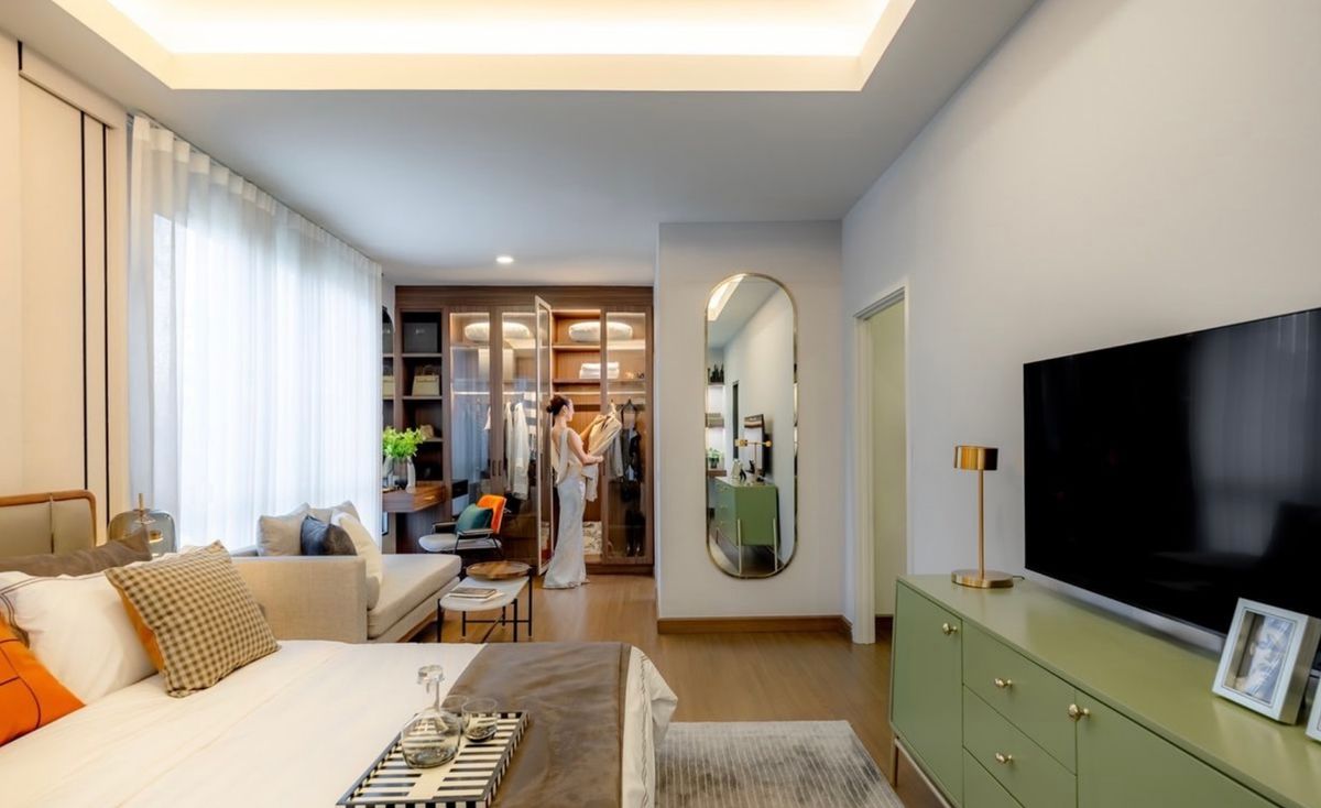 For SaleSamut Prakan,Samrong : Luxurious twin house for sale, Grand Britania Project, Bang Na -Suvarnabhumi, beautiful, near the Airport Link Ladkrabang. Interested in Atline.@841QLNR