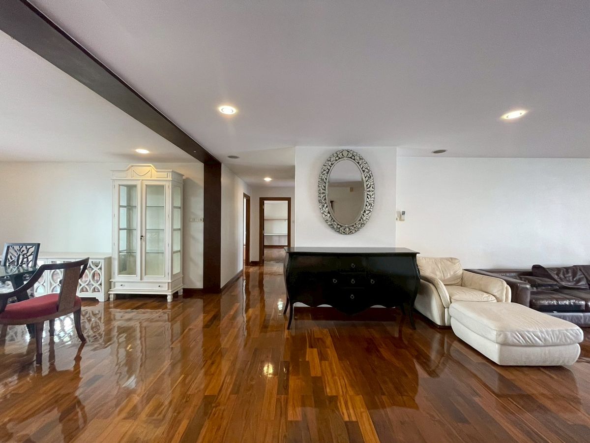 For RentCondoSukhumvit, Asoke, Thonglor : Large Three Bedroom Condo for Rent - Near BTS Ekkamai