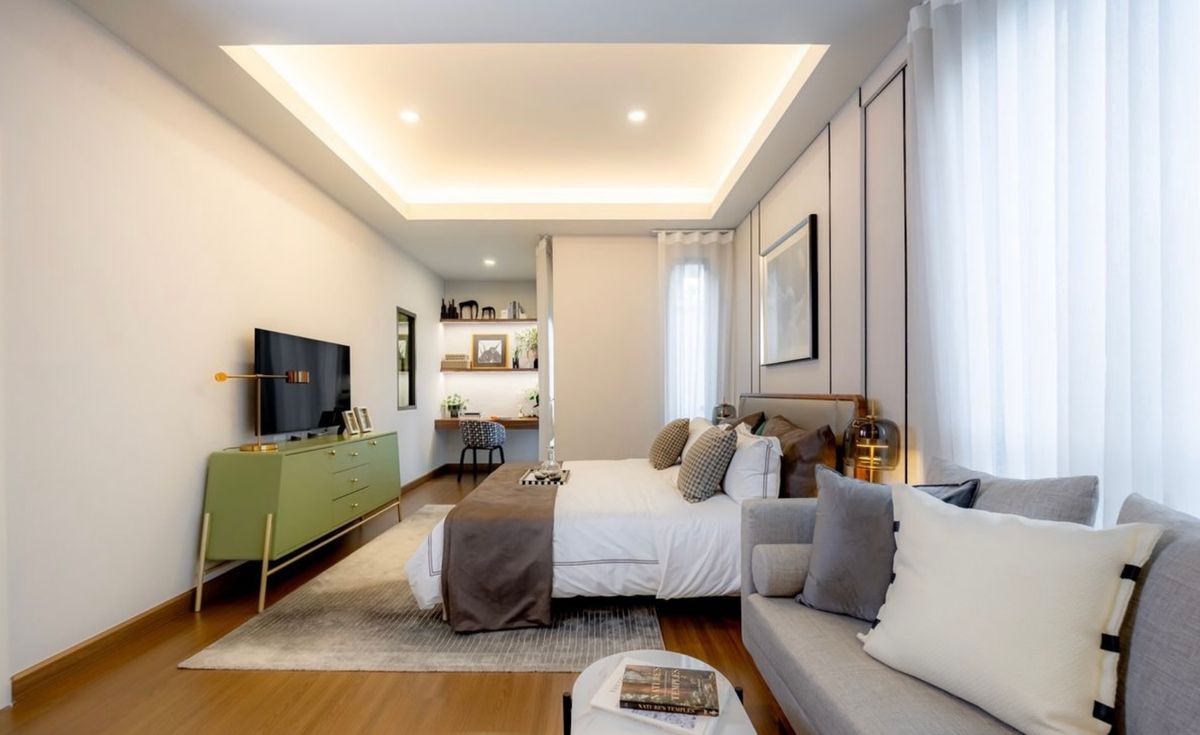 For SaleSamut Prakan,Samrong : Luxurious twin house for sale, Grand Britania Project, Bang Na -Suvarnabhumi, beautiful, near the Airport Link Ladkrabang. Interested in Atline.@841QLNR