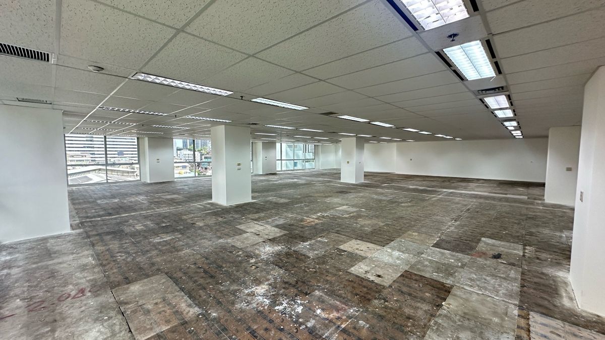 ให้เช่าสำนักงานสีลม ศาลาแดง บางรัก : ให้เช่าพื้นที่สำนักงาน ขนาดพื้นที่: 383 ตร.ม.– ย่านสีลม ติด BTS