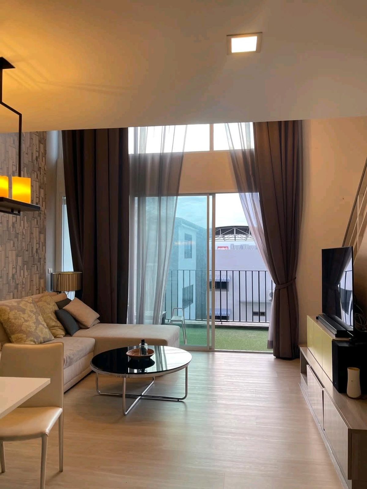 ให้เช่าคอนโดแจ้งวัฒนะ เมืองทอง : Duplex 2 ชั้น พื้นที่ใช้สอยเยอะ

