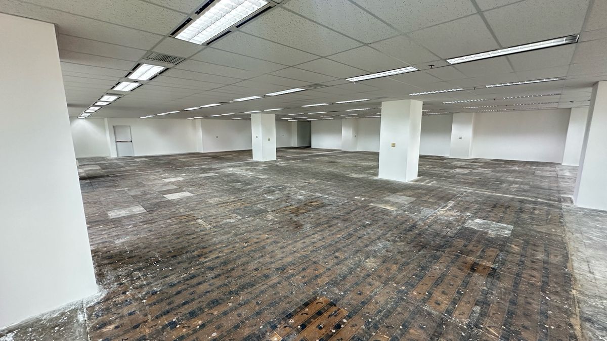 ให้เช่าสำนักงานสีลม ศาลาแดง บางรัก : ให้เช่าพื้นที่สำนักงาน ขนาดพื้นที่: 383 ตร.ม.– ย่านสีลม ติด BTS