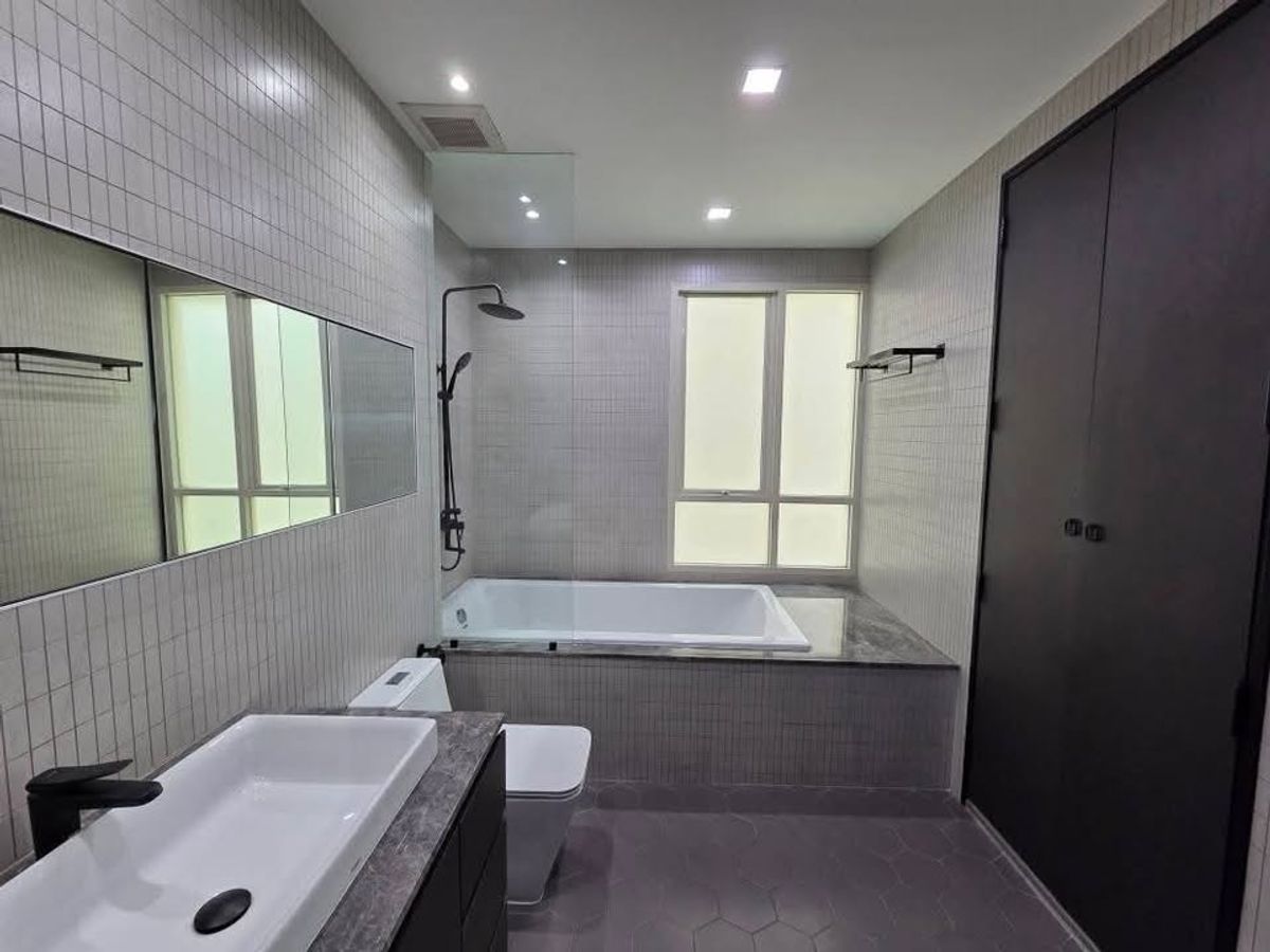 ให้เช่าคอนโดวิทยุ ชิดลม หลังสวน : The Address Chidlom (ดิ แอดเดรส ชิดลม)