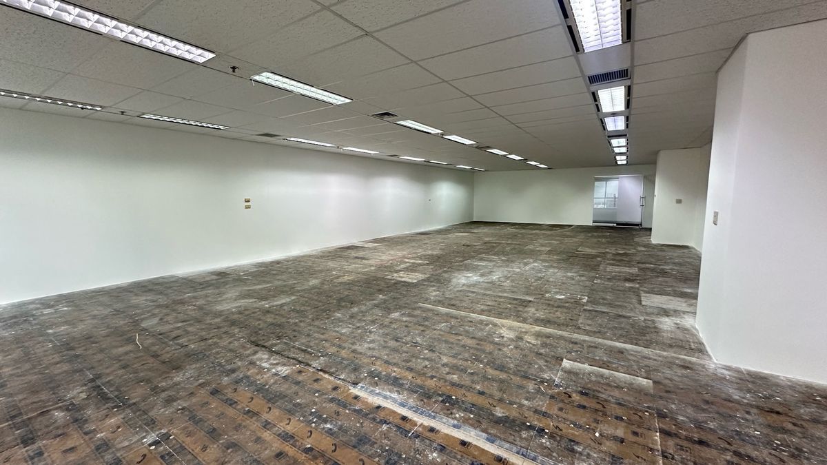 ให้เช่าสำนักงานสีลม ศาลาแดง บางรัก : 🏢 ให้เช่าพื้นที่สำนักงาน ขนาดพื้นที่ 147.5 – ย่านสีลม ติด BTS