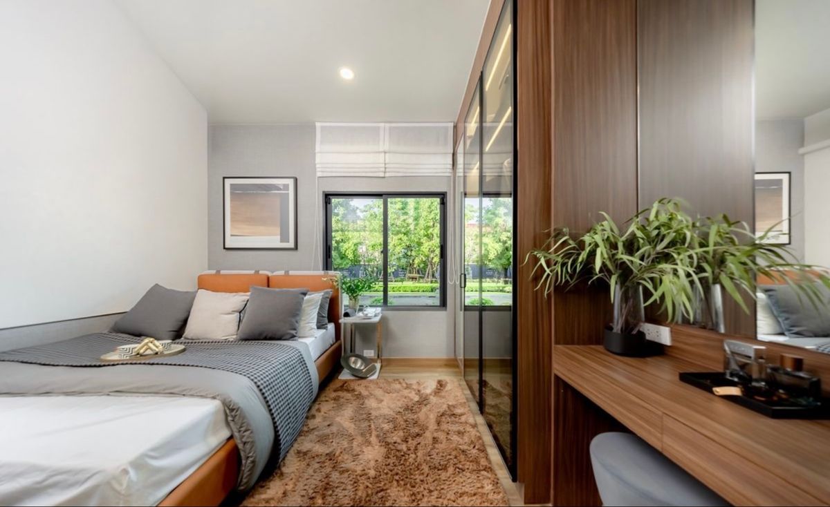 For SaleSamut Prakan,Samrong : Luxurious twin house for sale, Grand Britania Project, Bang Na -Suvarnabhumi, beautiful, near the Airport Link Ladkrabang. Interested in Atline.@841QLNR