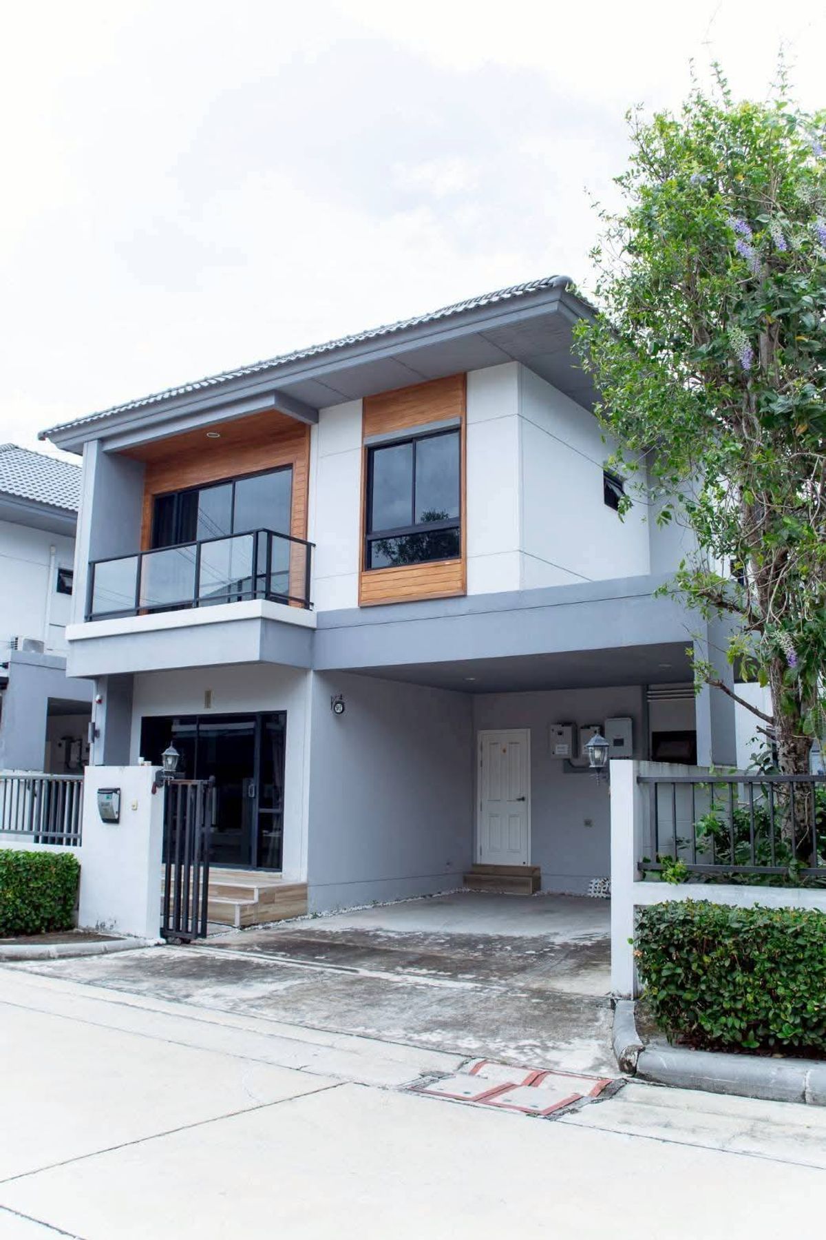 ขายบ้านนวมินทร์ รามอินทรา : บ้านสวยพร้อมอยู่ เสนาพาร์ค วิลล์ รามอินทรา-วงแหวน 3 ใกล้แฟชั่นไอส์แลน