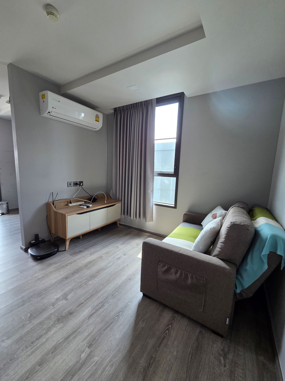 For RentCondoLadprao, Central Ladprao : Condo for rent, Ratchada 19 Through Vibhavadi 16 Attached to Ratchada-Lat Phrao Intersection, the largest corner room in the project. 40 sqm. Completely decorated in the bag