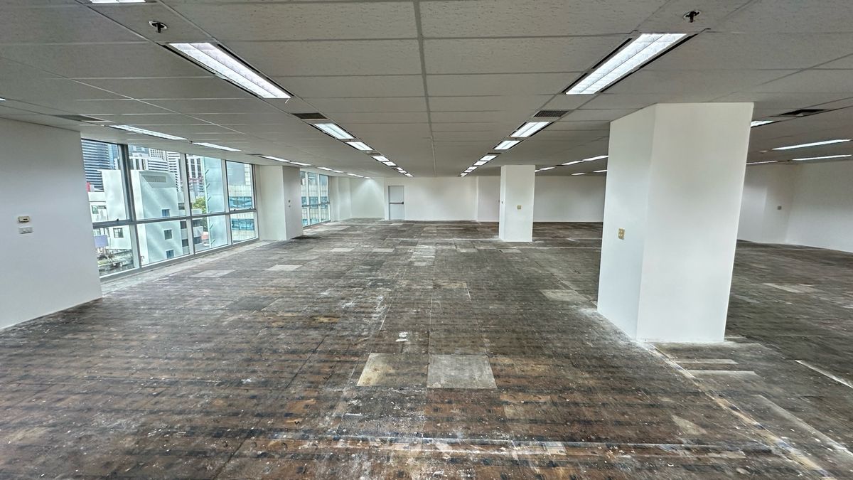 ให้เช่าสำนักงานสีลม ศาลาแดง บางรัก : ให้เช่าพื้นที่สำนักงาน ขนาดพื้นที่: 383 ตร.ม.– ย่านสีลม ติด BTS