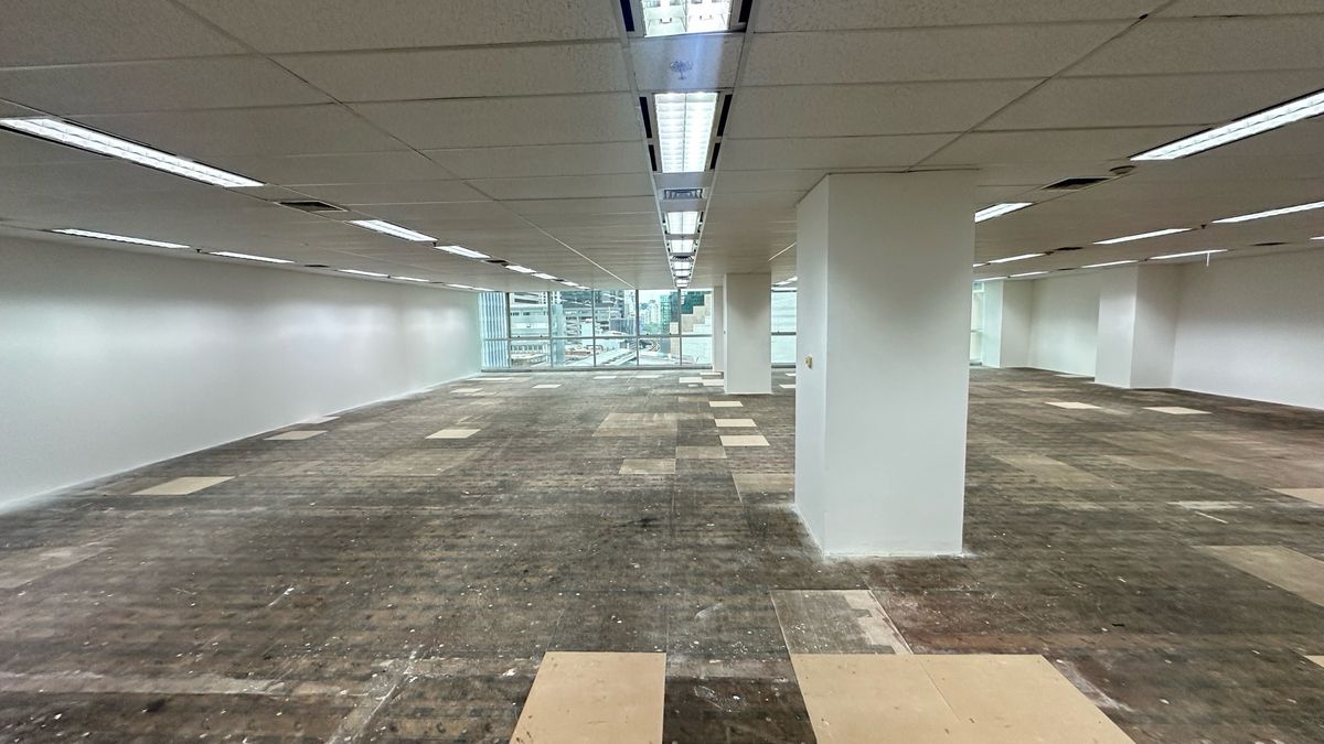 ให้เช่าสำนักงานสีลม ศาลาแดง บางรัก : ให้เช่าพื้นที่สำนักงาน ขนาดพื้นที่: 309 ตร.ม.– ย่านสีลม ติด BTS