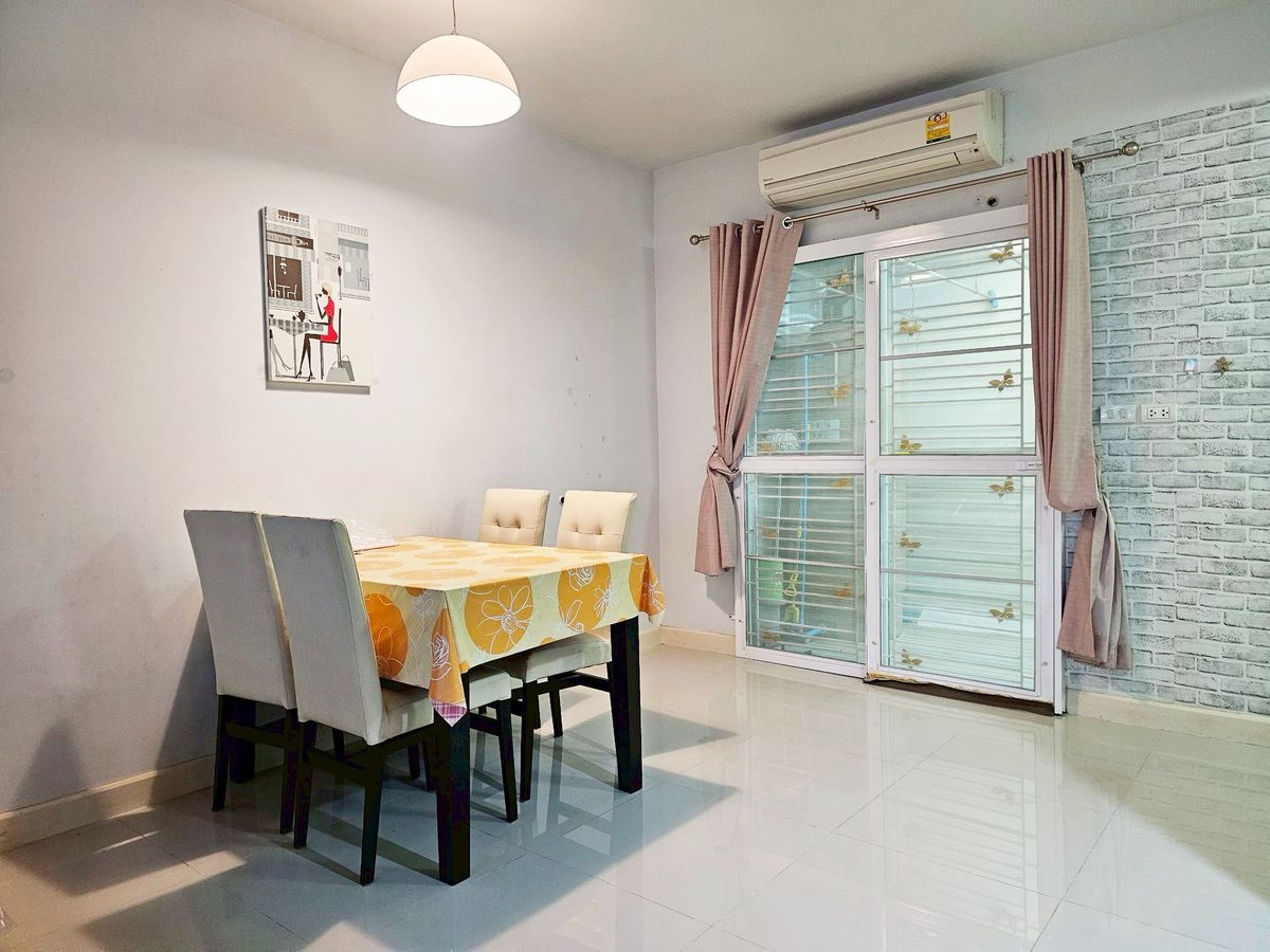 ให้เช่าทาวน์โฮมเกษตร นวมินทร์ ลาดปลาเค้า : ให้เช่า อารียา เดลี่ เกษตร-นวมินทร์ เนื้อที่ 16.9 ตรว. เฟอร์นิเจอร์ครบพร้อมอยู่ แอร์ 3ตัว บ้านใกล้คลับเฮ้าส์ ทำเลเดินทางสะดวก ใกล้เซ็นทรัลรามอินทรา และมหาลัยเกษตร