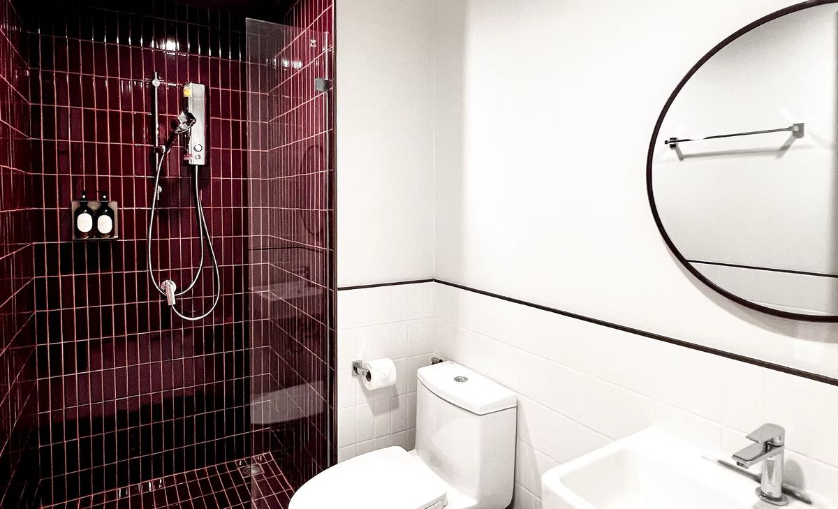 ให้เช่าสีลม ศาลาแดง บางรัก : Line ID : @zimple_asset  ห้องพักสไตล์มินิมอล ย่านสีลม Fully Furnished บรรยากาศเงียบสงบเหมาะแก่การพักผ่อน เดินทางสะดวก ไม่ไกลจากBTS สุรศักดิ์