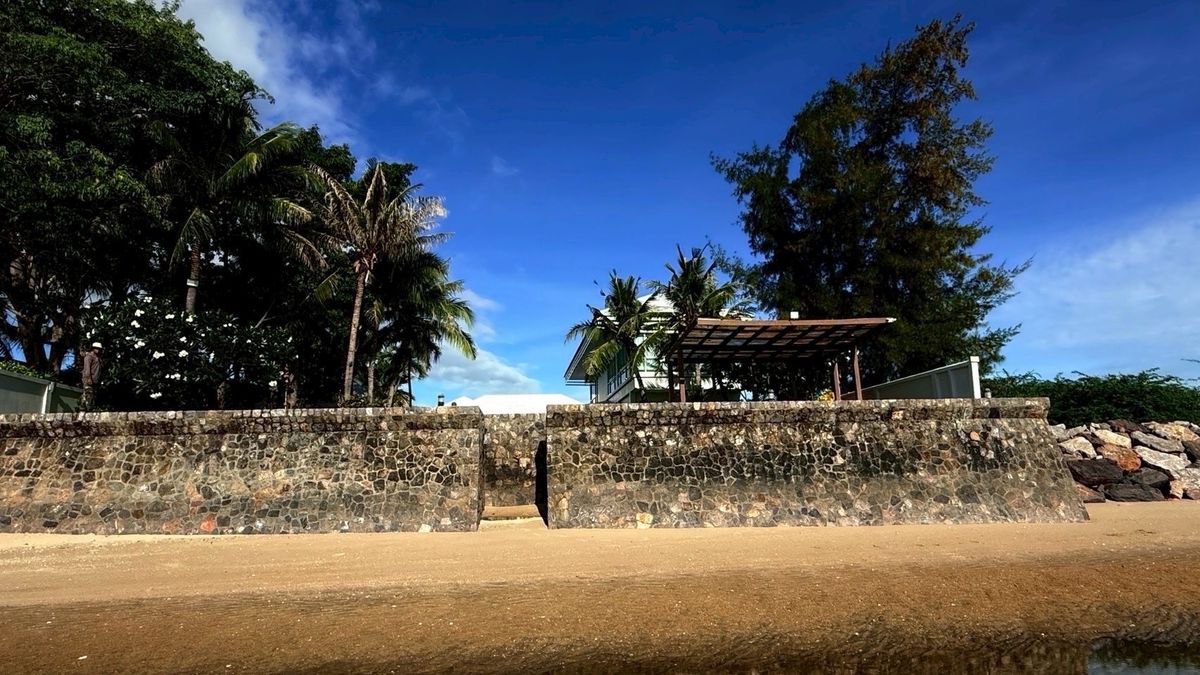 ขายบ้านชะอำ เพชรบุรี : 📢👇บ้านพักตากอากาศสุดหรู 2 หลัง ริมทะเลชะอำ–ปึกเตียน ใกล้กรุงเทพฯ  ทำเลเงียบสงบ ส่วนตัว ใกล้สถานที่ท่องเที่ยวหลายแห่ง เหมาะสำหรับการพักผ่อนและการลงทุน