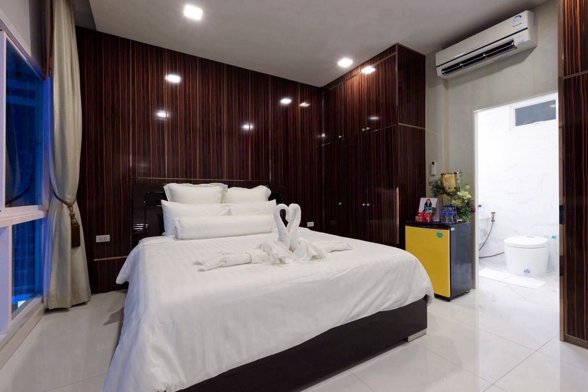 ขายบ้านชะอำ เพชรบุรี : 📢👇บ้านพักตากอากาศสุดหรู 2 หลัง ริมทะเลชะอำ–ปึกเตียน ใกล้กรุงเทพฯ  ทำเลเงียบสงบ ส่วนตัว ใกล้สถานที่ท่องเที่ยวหลายแห่ง เหมาะสำหรับการพักผ่อนและการลงทุน