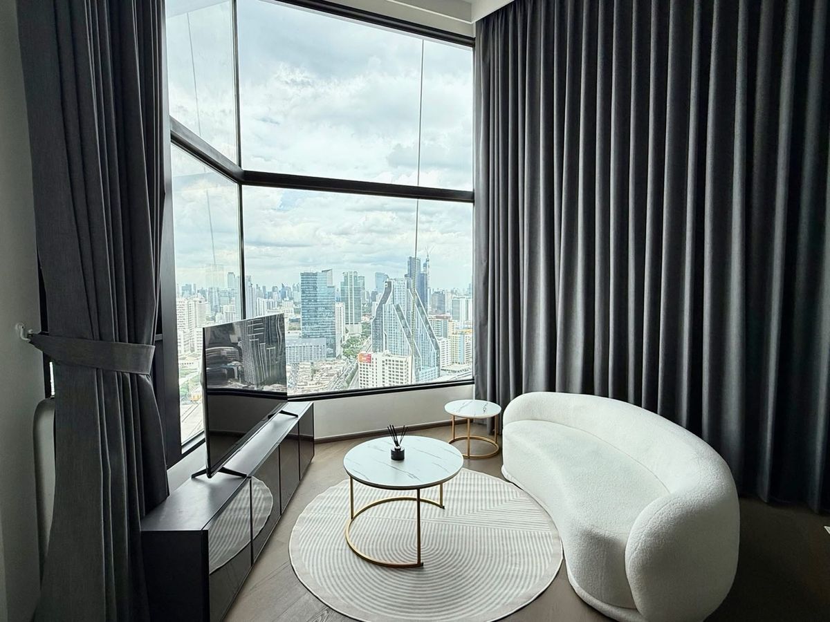 For RentCondoSiam Paragon ,Chulalongkorn,Samyan : Rare Modern Duplex 2BR at Park Origin Chula–Samyan | 84 SQM | High Floor | Near Chula & MRT