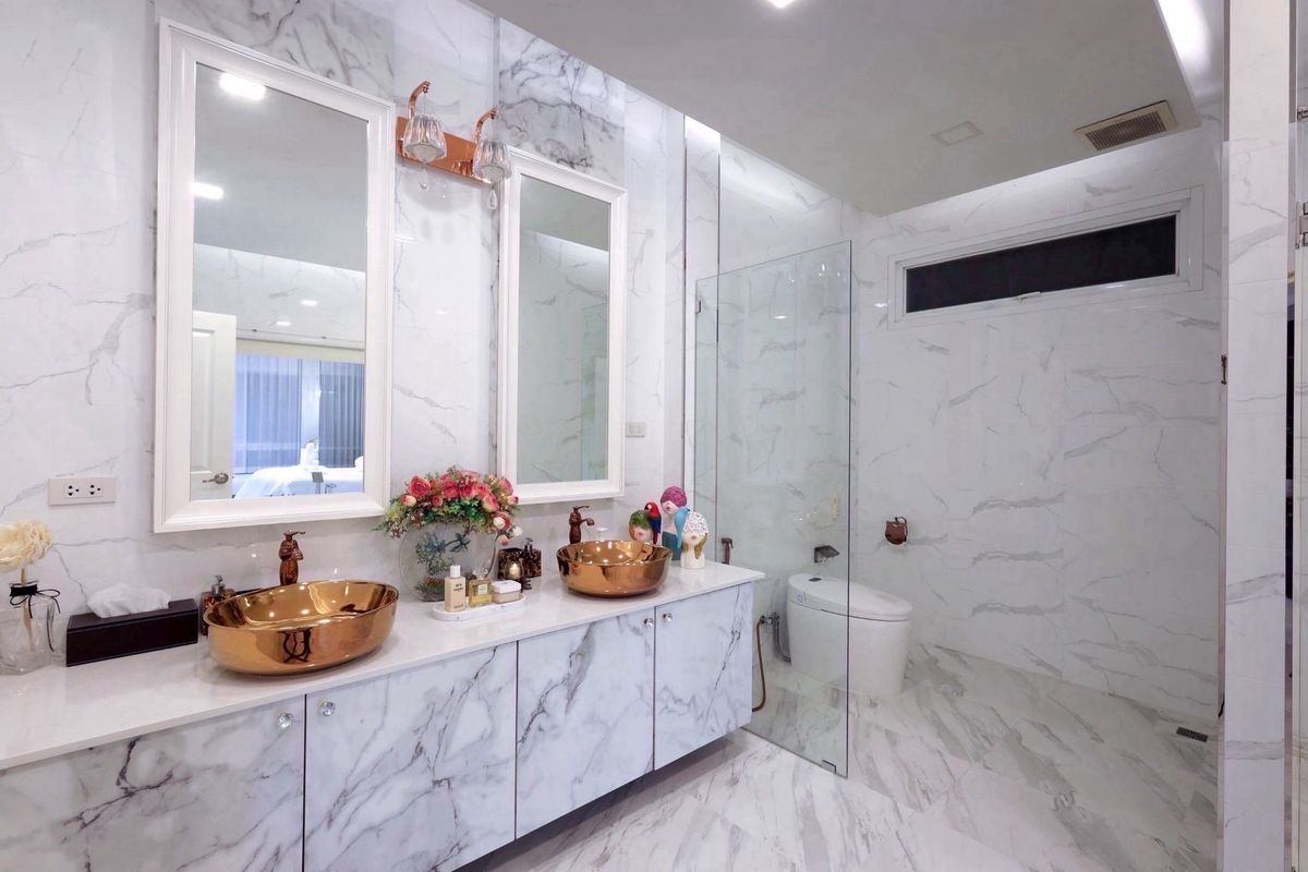 ขายบ้านชะอำ เพชรบุรี : 📢👇บ้านพักตากอากาศสุดหรู 2 หลัง ริมทะเลชะอำ–ปึกเตียน ใกล้กรุงเทพฯ  ทำเลเงียบสงบ ส่วนตัว ใกล้สถานที่ท่องเที่ยวหลายแห่ง เหมาะสำหรับการพักผ่อนและการลงทุน