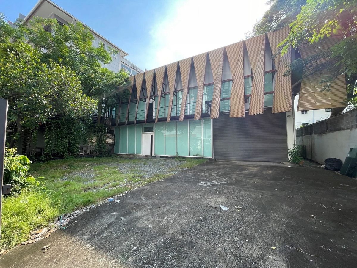 For RentWarehouseBangna, Bearing, Lasalle : For rent, warehouse, warehouse, multi -purpose warehouse, Bang Na, near the expressway, 100 meters away from the main road, convenient transportation, easy to in and out, good value for all business