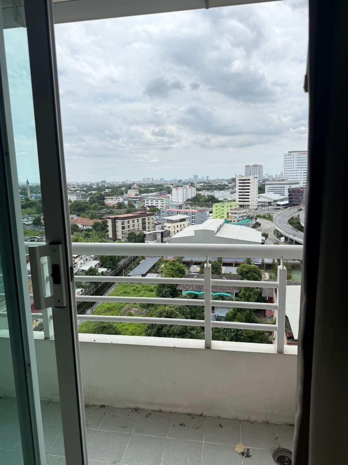 For RentCondoPattanakan, Srinakarin : New new room for the family at The Four Wing Residence Srinakarin