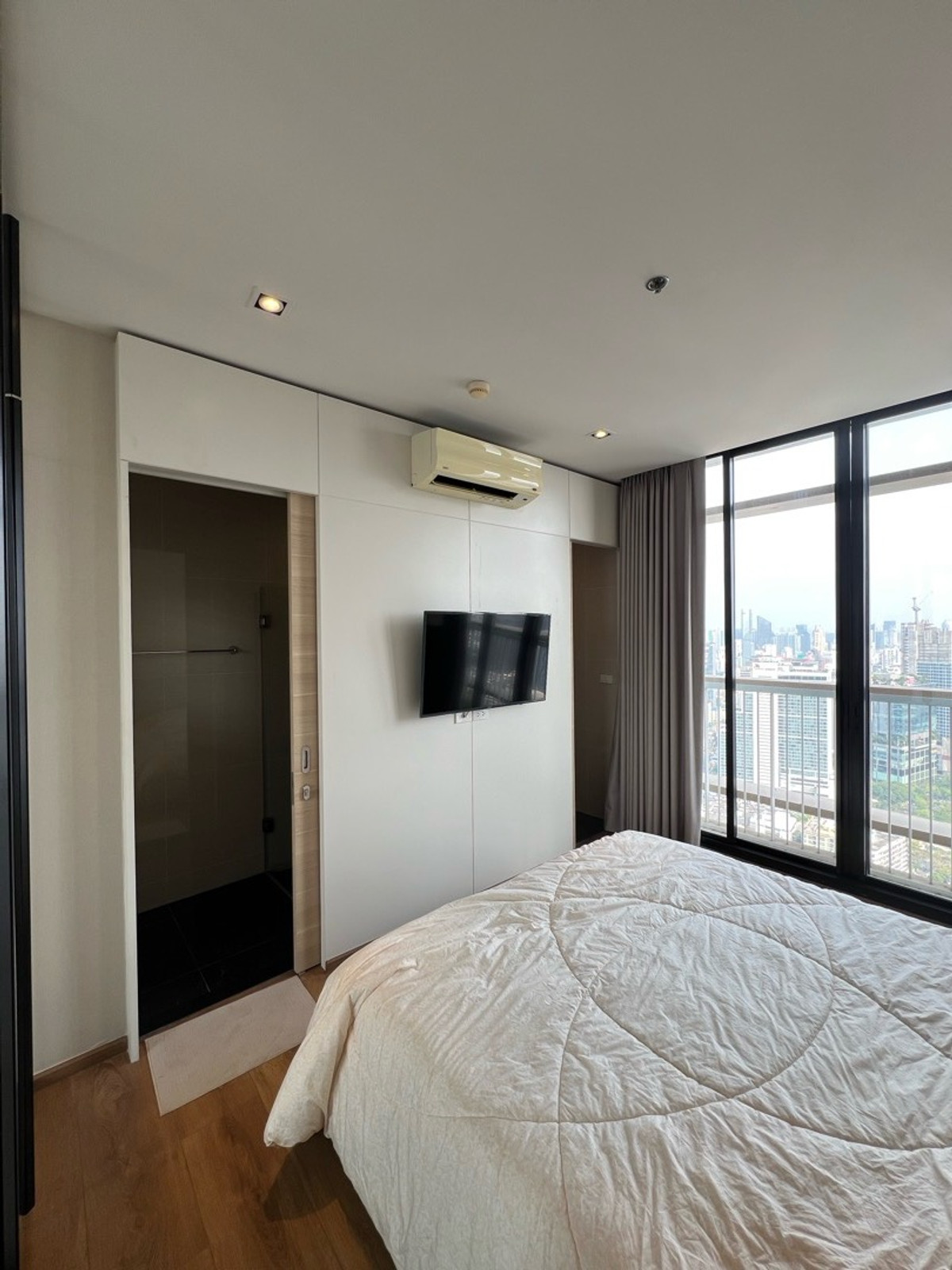 For RentCondoSukhumvit, Asoke, Thonglor : 🔫💦 Settle In Before Songkran! 2-Bedroom Duplex at Park 24 – 80,000 THB/month