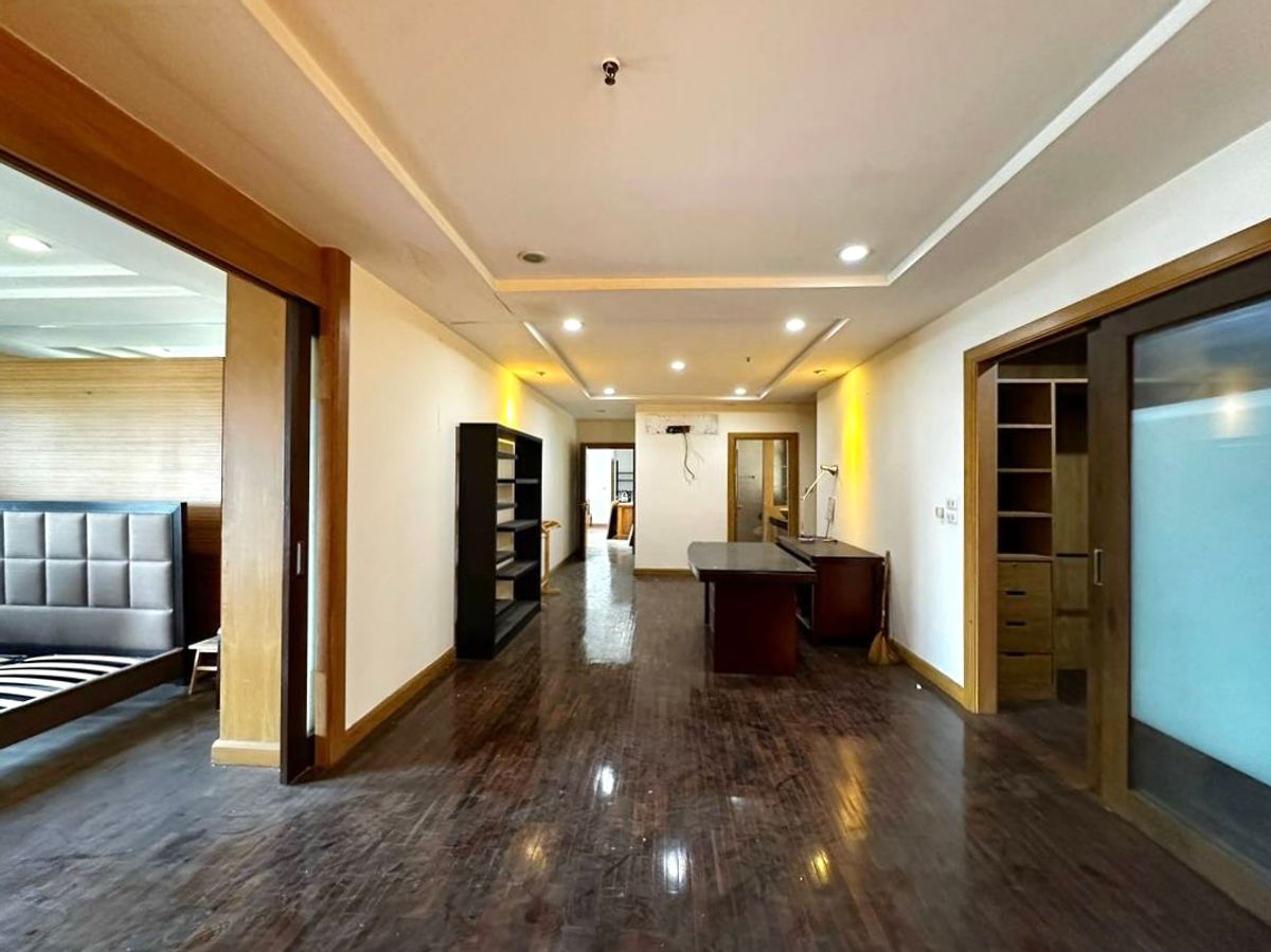 ขายคอนโดเกษตรศาสตร์ รัชโยธิน : Duplex Suite 2 ชั้น ตึกช้าง - ราคาดีที่สุดในตลาด! พื้นที่ขนาดใหญ่ 345.23 ตร.ม. โครงสร้างแข็งแรง และเป็นส่วนตัว