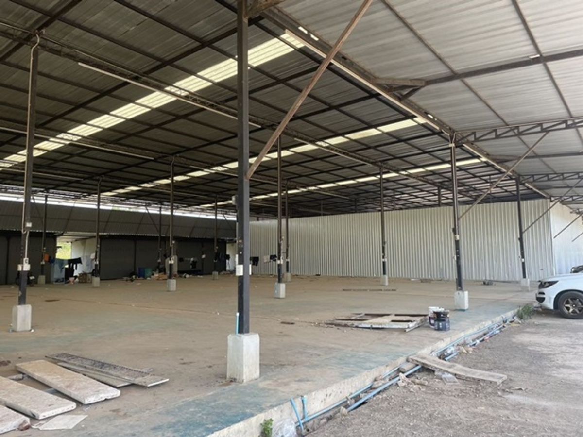 For RentWarehousePrachin Buri : Sahapat suwannasorn RD. For Rent Warehouse KABINBURI on Main Rd.The Cheapest in 3 World 70-80 B-M 1