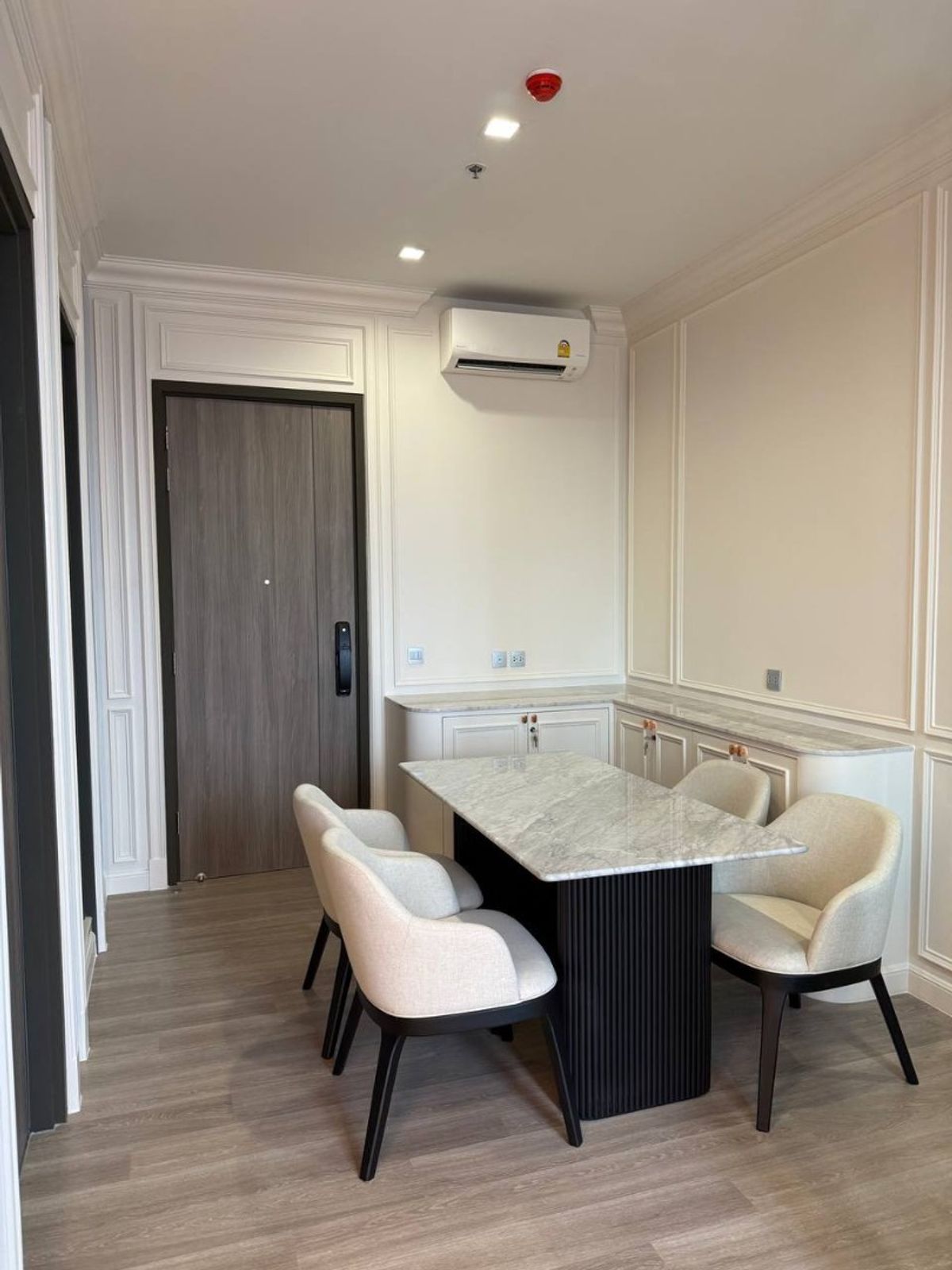 ขายคอนโดสาทร นราธิวาส : ขายด่วน 🔥 RHYTHM CHAROENKRUNG PAVILLION 🔥 ใกล้ BTS สะพานตากสิน เฟอร์นิเจอร์ และ เครื่องใช้ไฟฟ้าครบ 