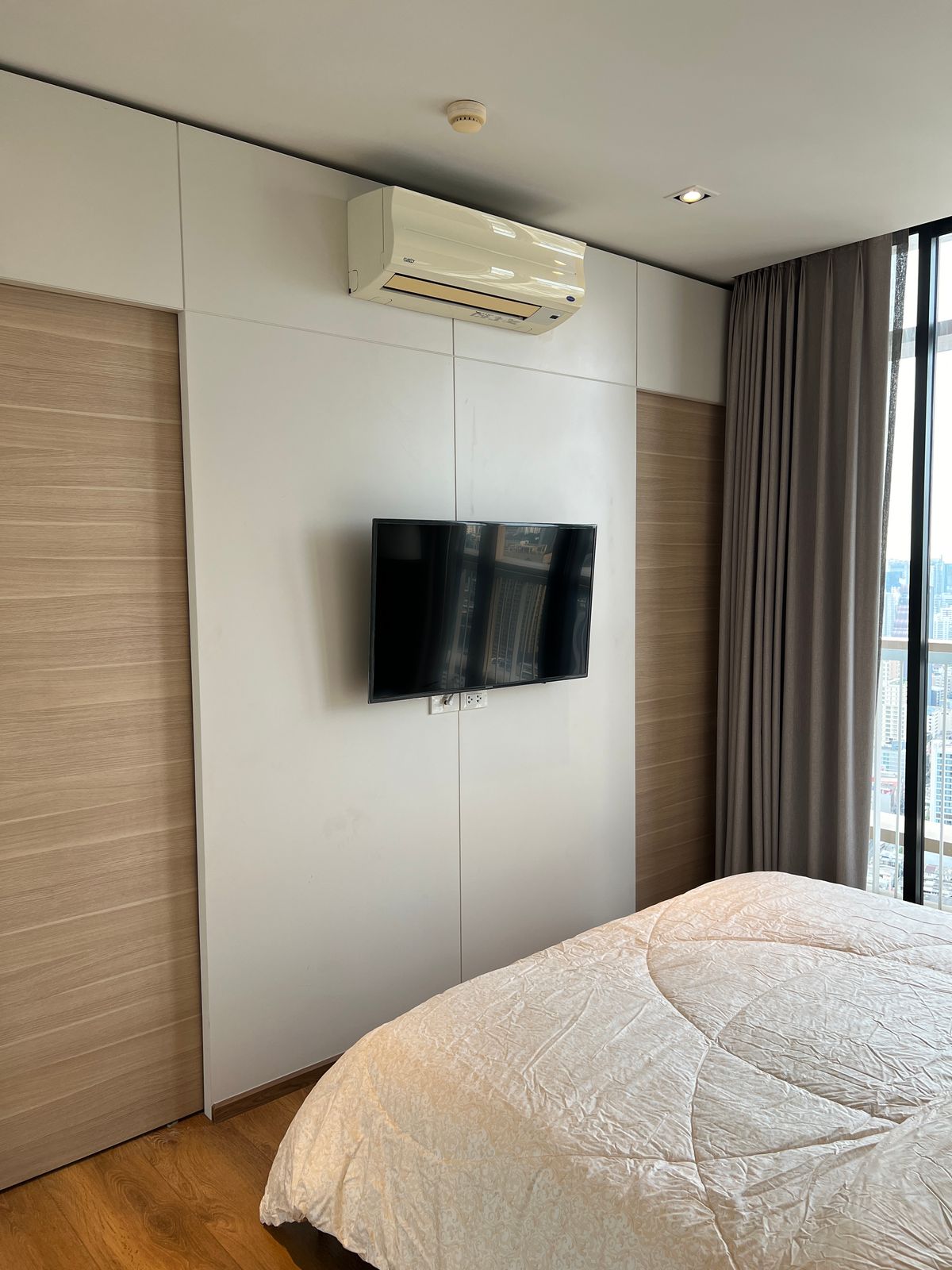 For RentCondoSukhumvit, Asoke, Thonglor : 🔫💦 Settle In Before Songkran! 2-Bedroom Duplex at Park 24 – 80,000 THB/month