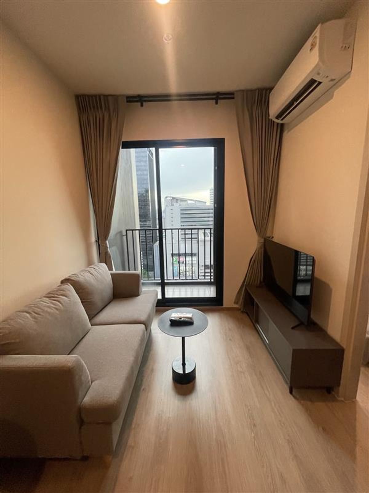 ให้เช่าคอนโดพระราม 9 เพชรบุรีตัดใหม่ RCA : (for rent) Nue District R9 คอนโดใหม่ 🚆 ใกล้รถไฟฟ้า MRT พระราม 9 และ Central พระราม 9