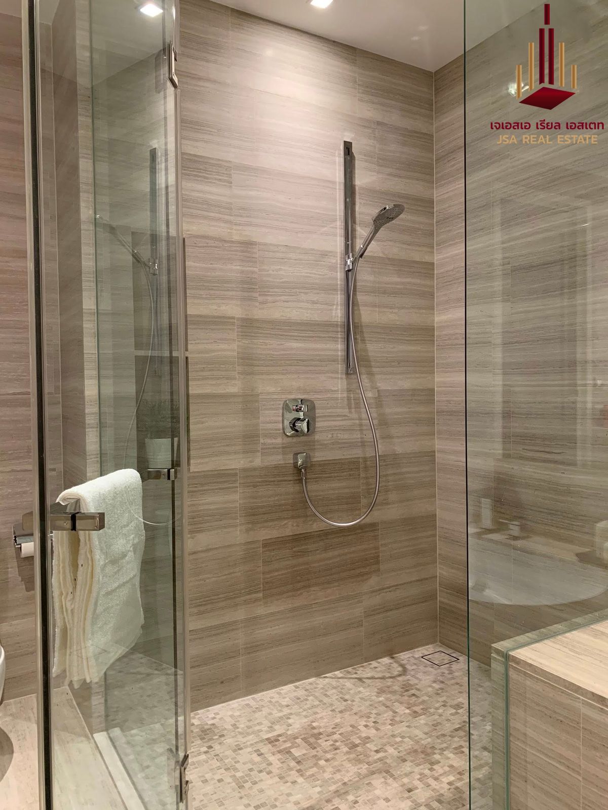 ให้เช่าคอนโดสุขุมวิท อโศก ทองหล่อ : ✨ For Rent:  The Diplomat 39 Condo ✨  💰 Only 56,000 THB/month