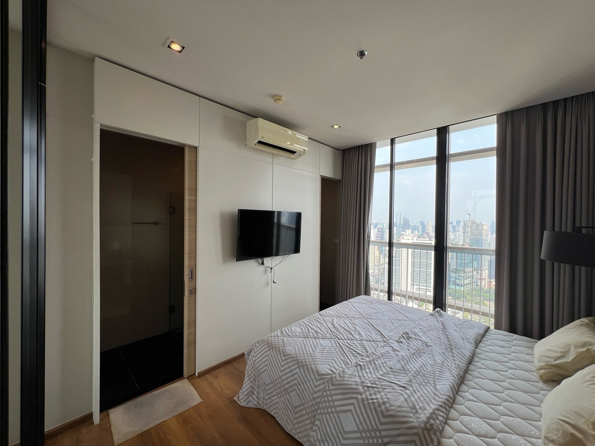 For RentCondoSukhumvit, Asoke, Thonglor : 🔫💦 Settle In Before Songkran! 2-Bedroom Duplex at Park 24 – 80,000 THB/month