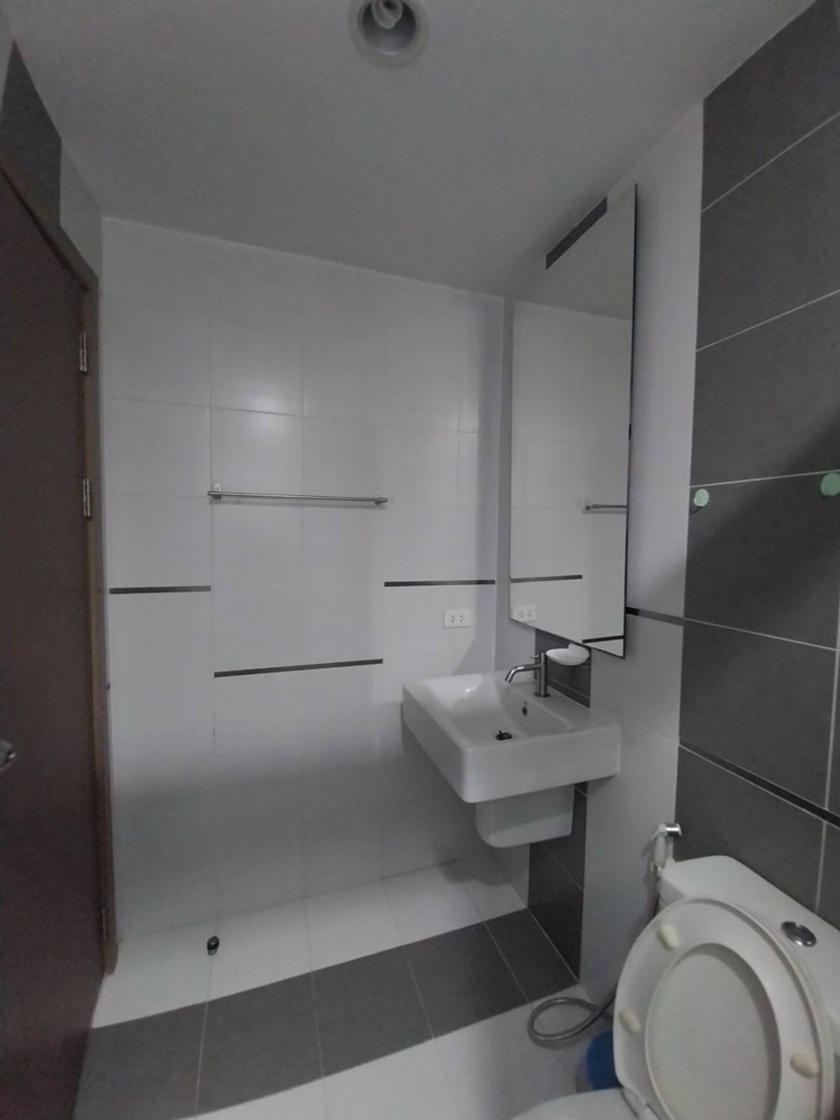 For RentCondoOnnut, Udomsuk : Rent The Base S77, Floor 14, Pool View, Size 30 sq.m. Near BTS Onnut Ready to enter the price of 13,000 baht