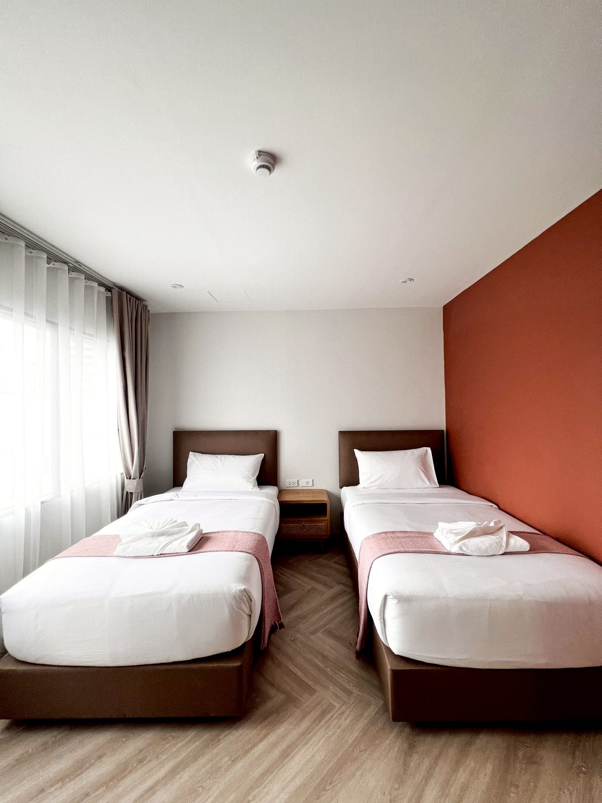 ให้เช่าสีลม ศาลาแดง บางรัก : Line ID : @zimple_asset  ห้องพักสไตล์มินิมอล ย่านสีลม Fully Furnished บรรยากาศเงียบสงบเหมาะแก่การพักผ่อน เดินทางสะดวก ไม่ไกลจากBTS สุรศักดิ์