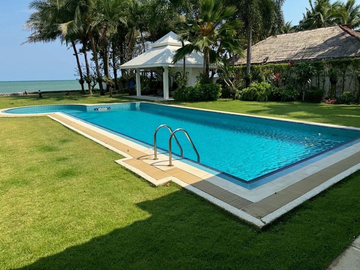 ขายบ้านชะอำ เพชรบุรี : 📢👇บ้านพักตากอากาศสุดหรู 2 หลัง ริมทะเลชะอำ–ปึกเตียน ใกล้กรุงเทพฯ  ทำเลเงียบสงบ ส่วนตัว ใกล้สถานที่ท่องเที่ยวหลายแห่ง เหมาะสำหรับการพักผ่อนและการลงทุน