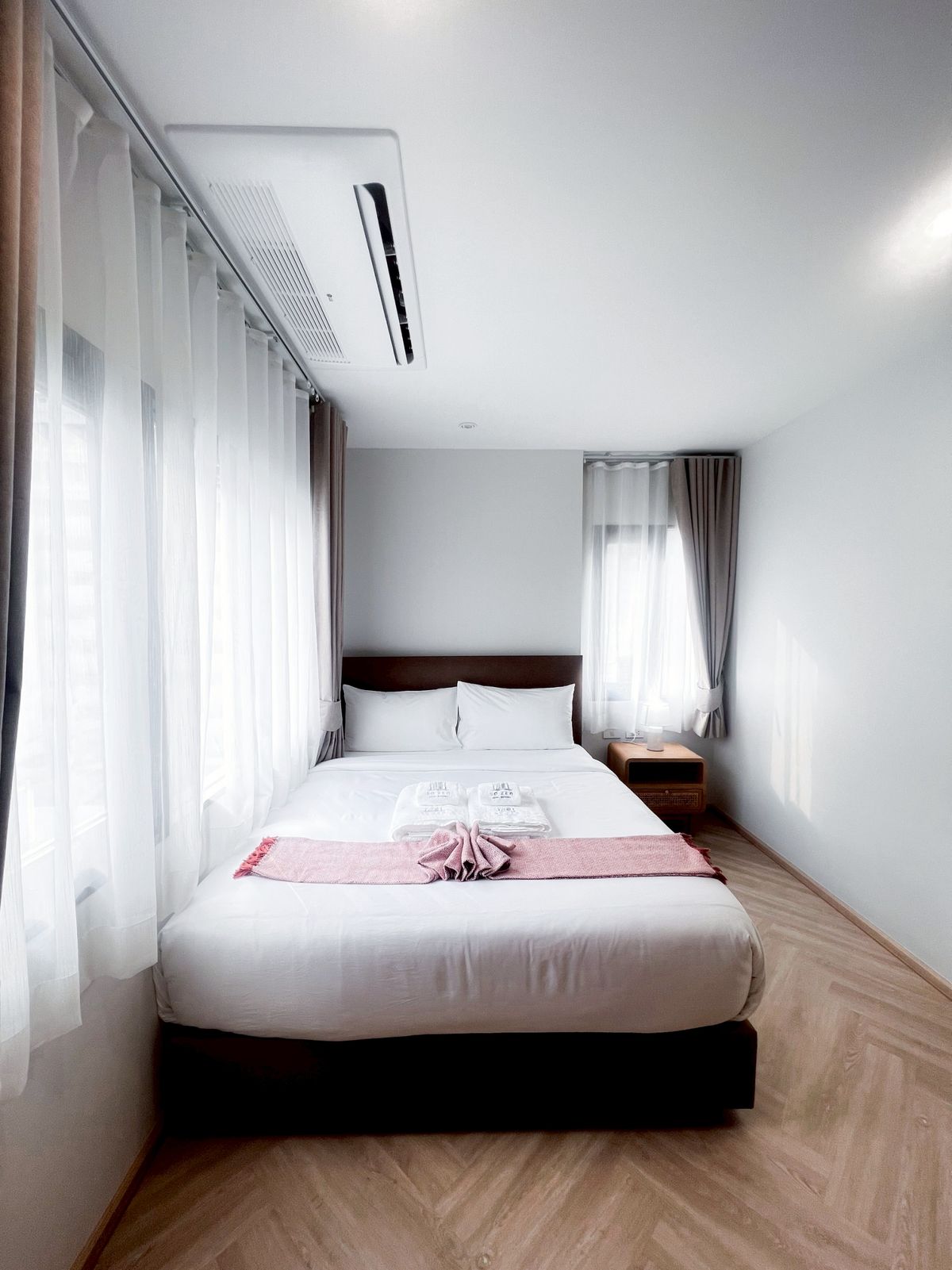 ให้เช่าสีลม ศาลาแดง บางรัก : Line ID : @zimple_asset  ห้องพักสไตล์มินิมอล ย่านสีลม Fully Furnished บรรยากาศเงียบสงบเหมาะแก่การพักผ่อน เดินทางสะดวก ไม่ไกลจากBTS สุรศักดิ์