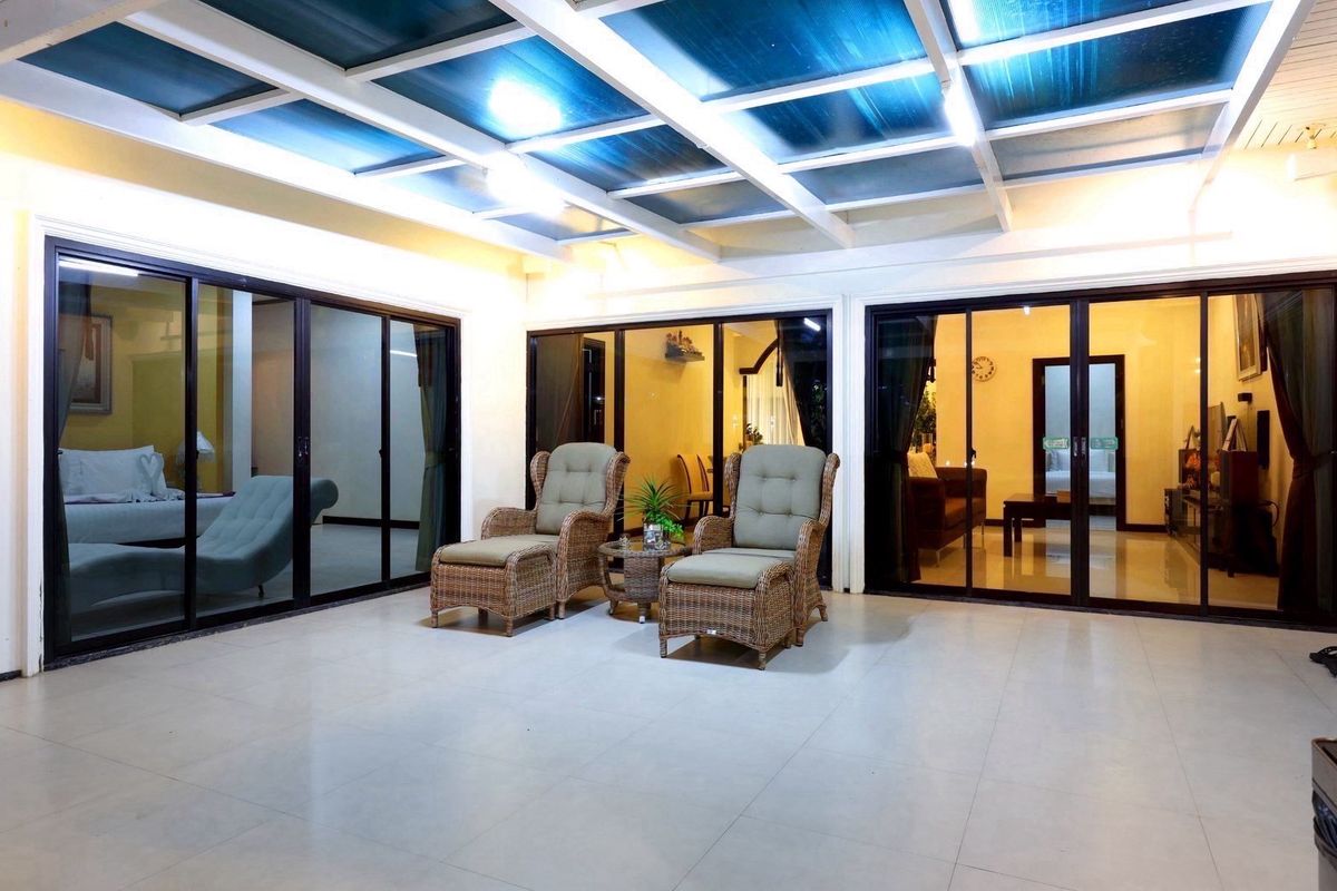 ขายบ้านชะอำ เพชรบุรี : 📢👇บ้านพักตากอากาศสุดหรู 2 หลัง ริมทะเลชะอำ–ปึกเตียน ใกล้กรุงเทพฯ  ทำเลเงียบสงบ ส่วนตัว ใกล้สถานที่ท่องเที่ยวหลายแห่ง เหมาะสำหรับการพักผ่อนและการลงทุน