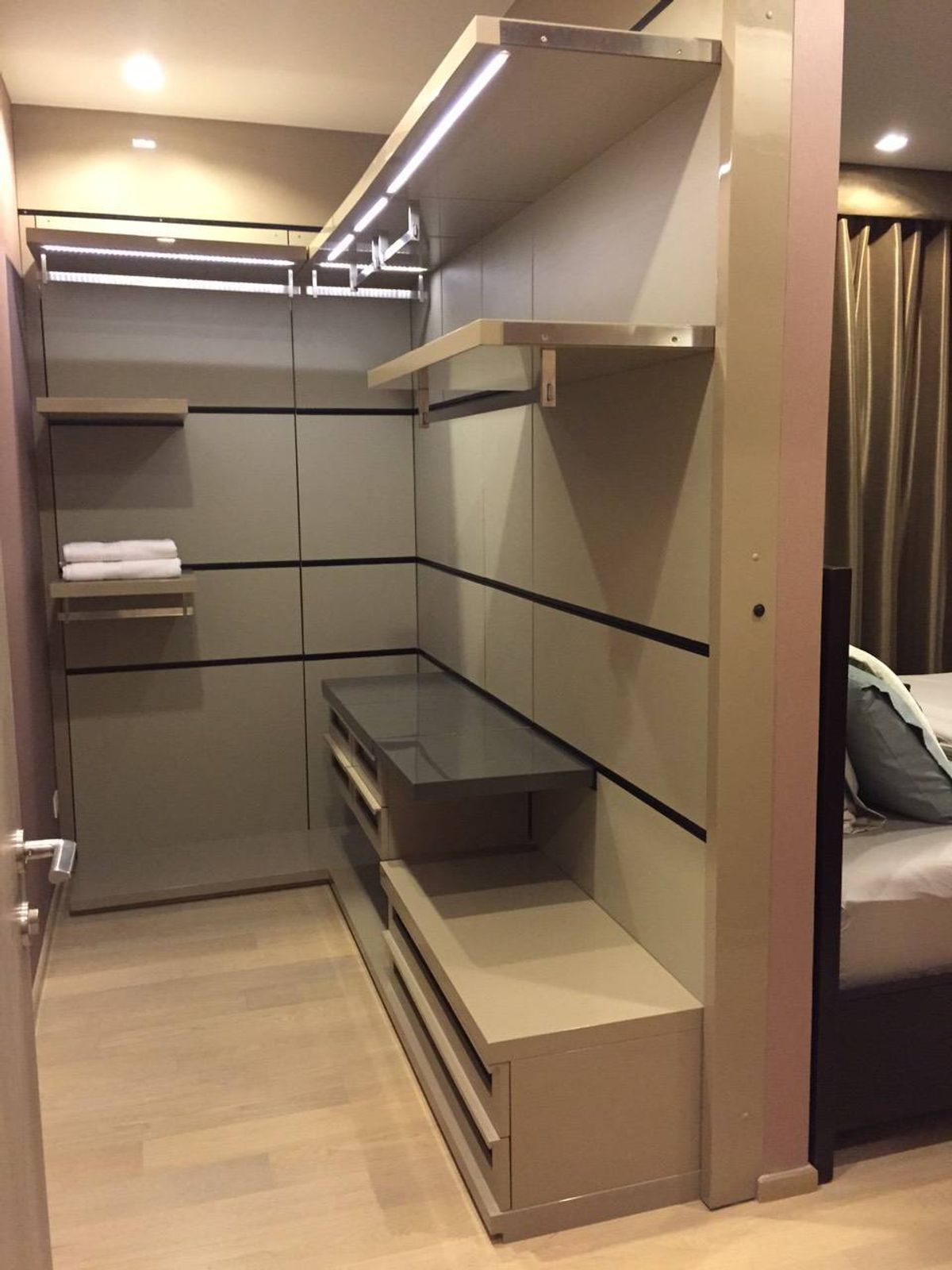 ให้เช่าคอนโดสุขุมวิท อโศก ทองหล่อ : For Rent Condo HQ Thonglor fully furnished (S15-11631)