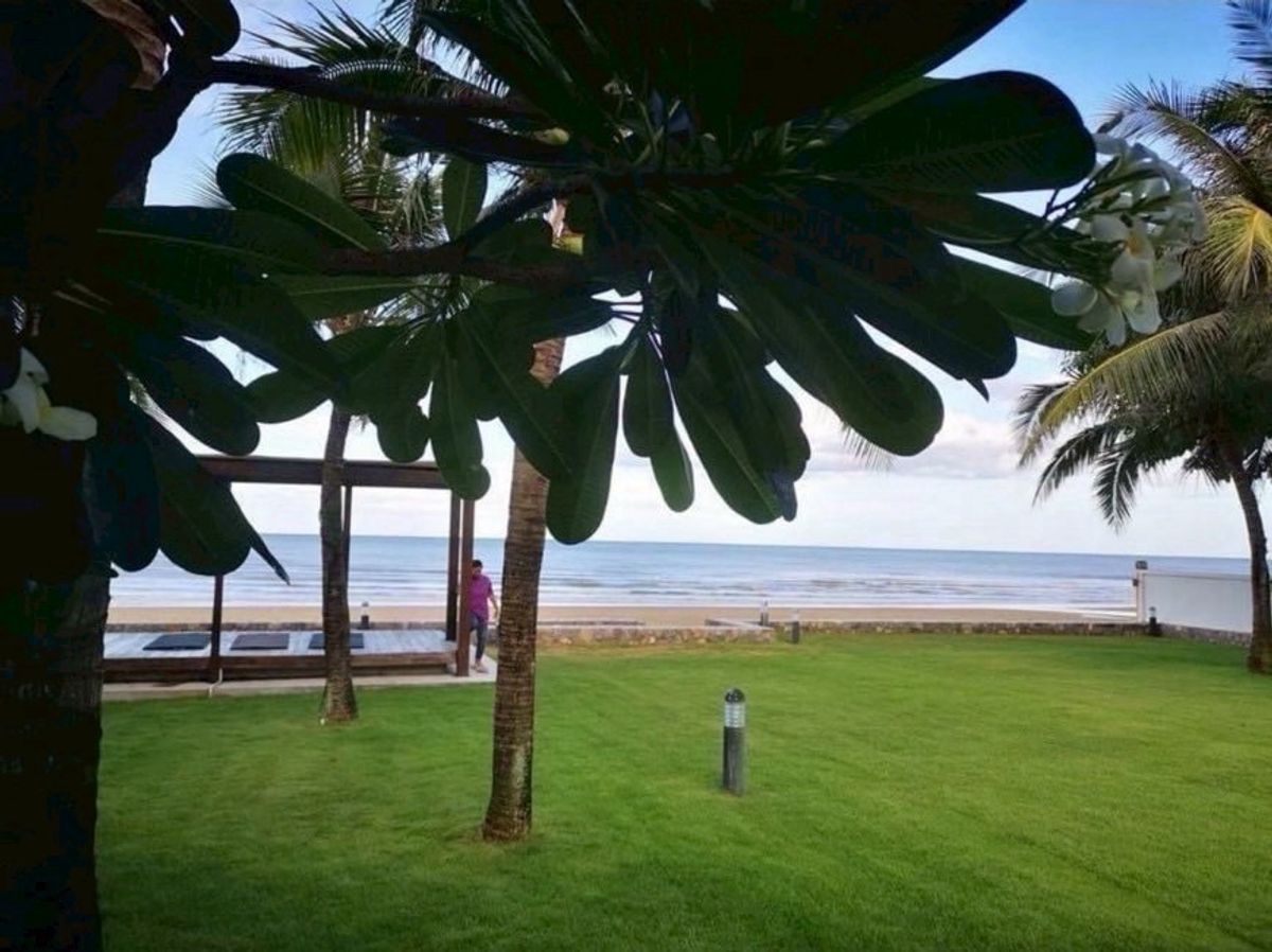 ขายบ้านชะอำ เพชรบุรี : 📢👇บ้านพักตากอากาศสุดหรู 2 หลัง ริมทะเลชะอำ–ปึกเตียน ใกล้กรุงเทพฯ  ทำเลเงียบสงบ ส่วนตัว ใกล้สถานที่ท่องเที่ยวหลายแห่ง เหมาะสำหรับการพักผ่อนและการลงทุน