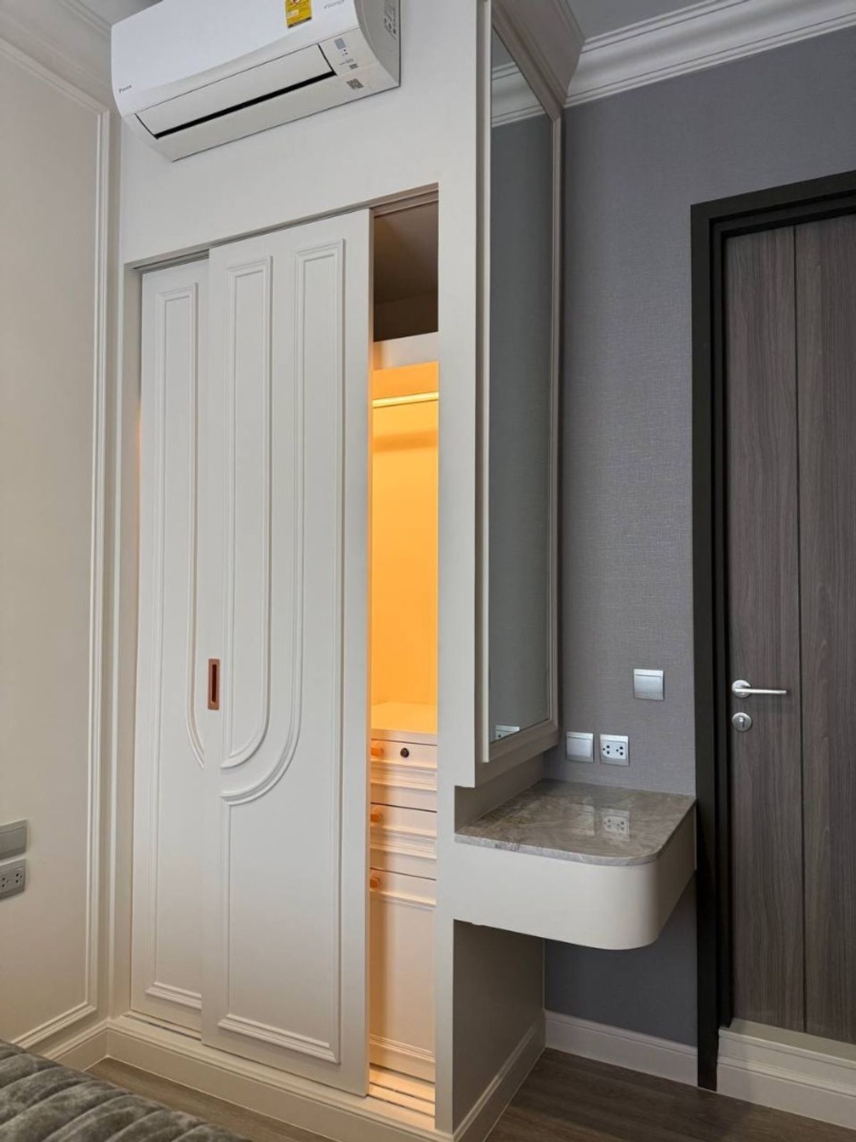 ขายคอนโดสาทร นราธิวาส : ขายด่วน 🔥 RHYTHM CHAROENKRUNG PAVILLION 🔥 ใกล้ BTS สะพานตากสิน เฟอร์นิเจอร์ และ เครื่องใช้ไฟฟ้าครบ 