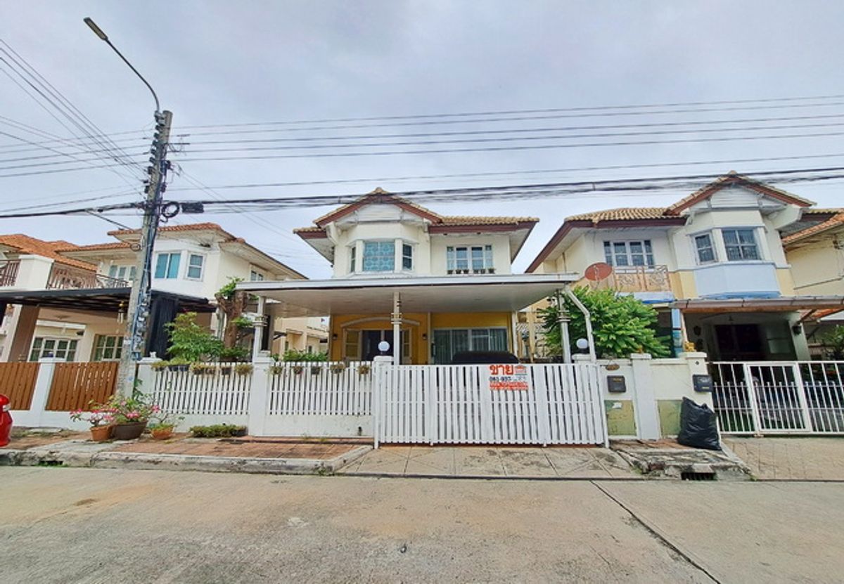 ขายพัฒนาการ ศรีนครินทร์ : ขายบ้านแฝด หมู่บ้านชวนชื่น ศรีนครินทร์-เทพารักษ์ ถนนศรีนครินทร์ เนื้อที่ 36 ตร.ว. 2 ชั้น 3 นอน 2 น้ำ ราคาต่อรองได้