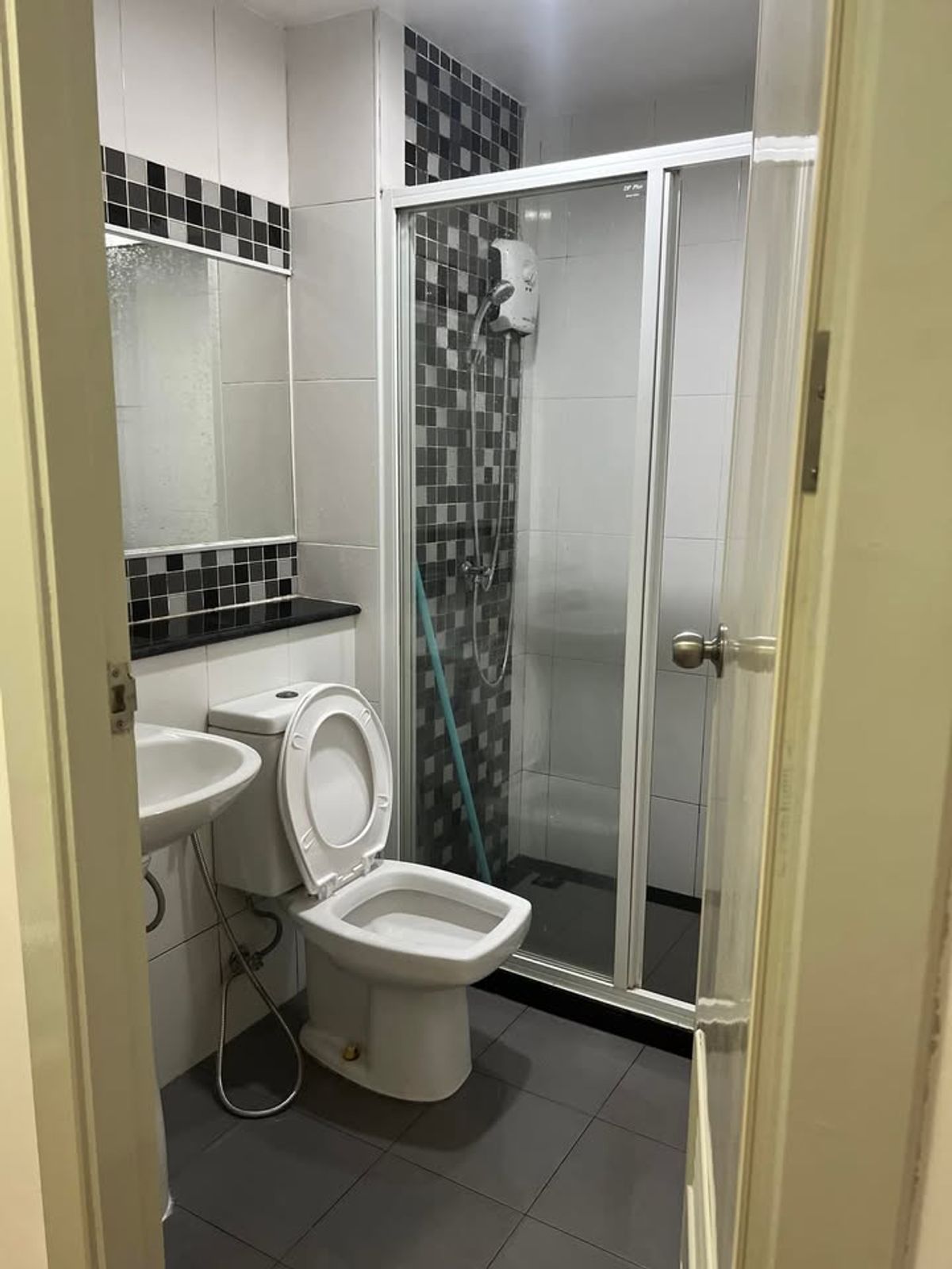 ขายคอนโดอ่อนนุช อุดมสุข : ห้องเปล่าราคาดีพิเศษ คุ้มมาก!!⭐Regent Home 22 Sukhumvit 85 (รีเจ้นท์ โฮม 22 สุขุมวิท 85)