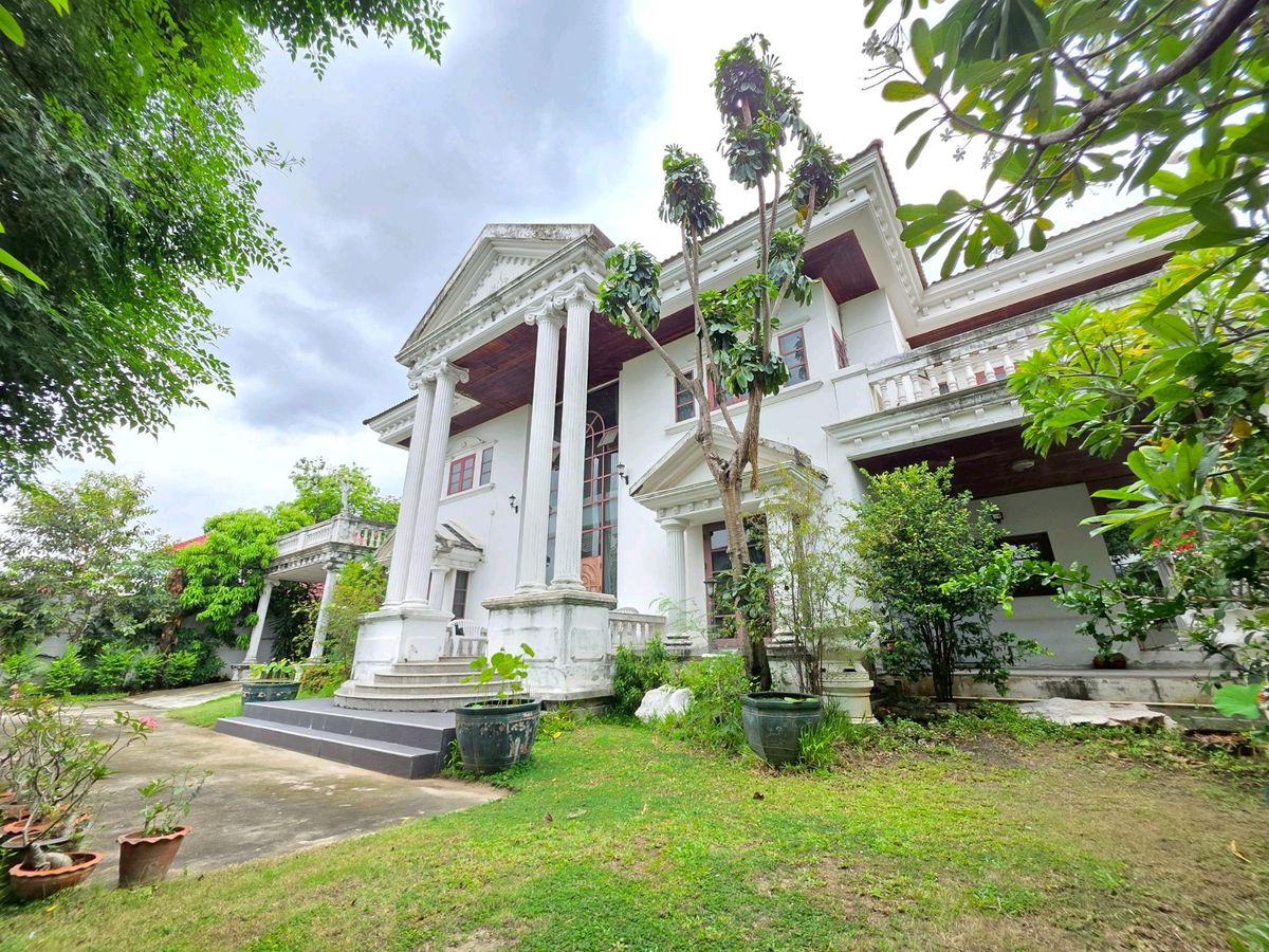ขายบ้านสุขุมวิท อโศก ทองหล่อ : #ขายบ้านเดี่ยว 2 ชั้น ซอยวชิรธรรมสาธิต 44–42 (สุขุมวิท 101/1)
- เนื้อที่ดิน 252 ตร.วา
- พื้นที่ใช้สอย 448 ตร.ม.
- 5 ห้องนอน | 4 ห้องน้ำ