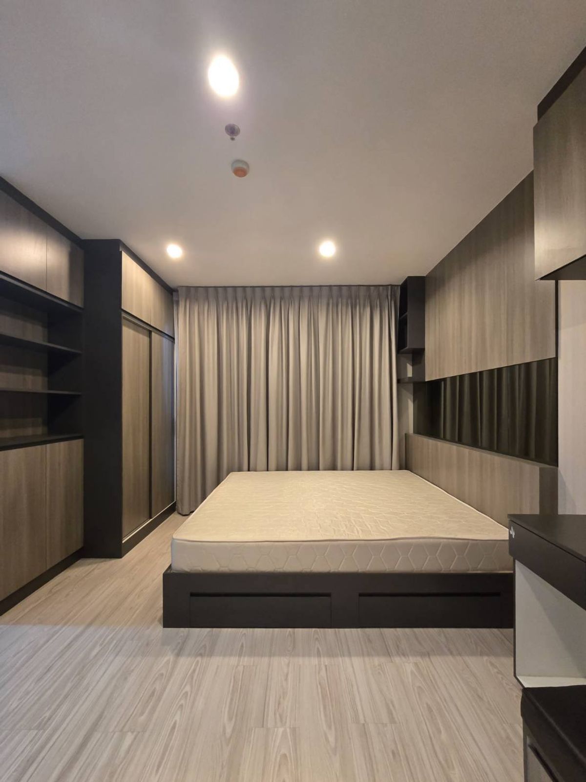 For RentCondoBangna, Bearing, Lasalle : Corner room for rent 22 sqm, 12A, IDEO Mobi, Sukhumvit East Gatedo, on the main road near BTS Bangna